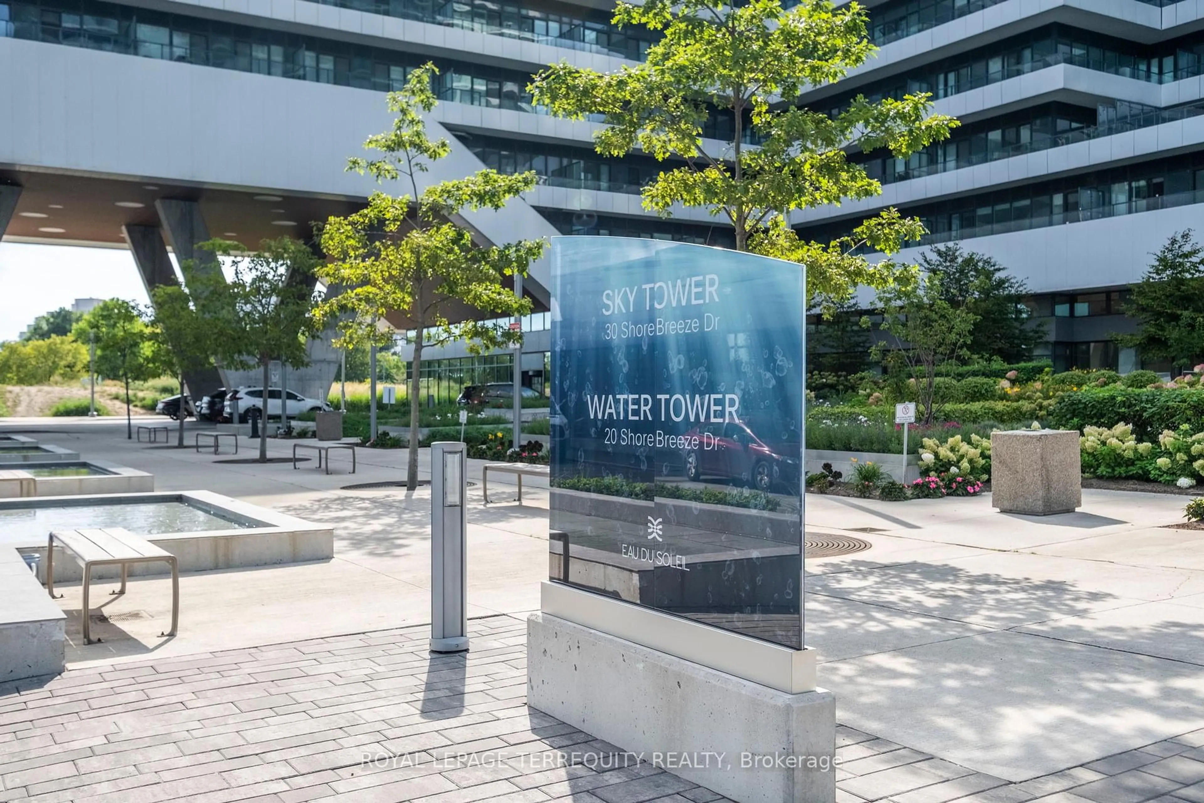 Indoor foyer for 30 Shore Breeze Dr #528, Toronto Ontario M8V 0J1