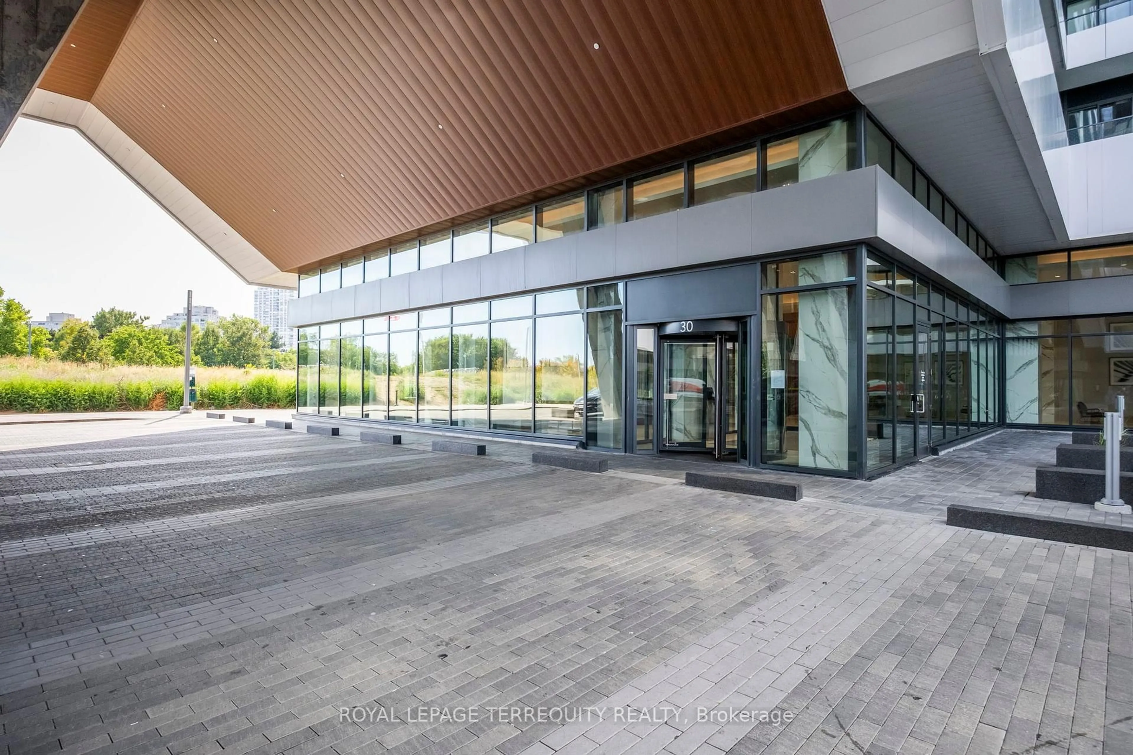 Indoor foyer for 30 Shore Breeze Dr #528, Toronto Ontario M8V 0J1