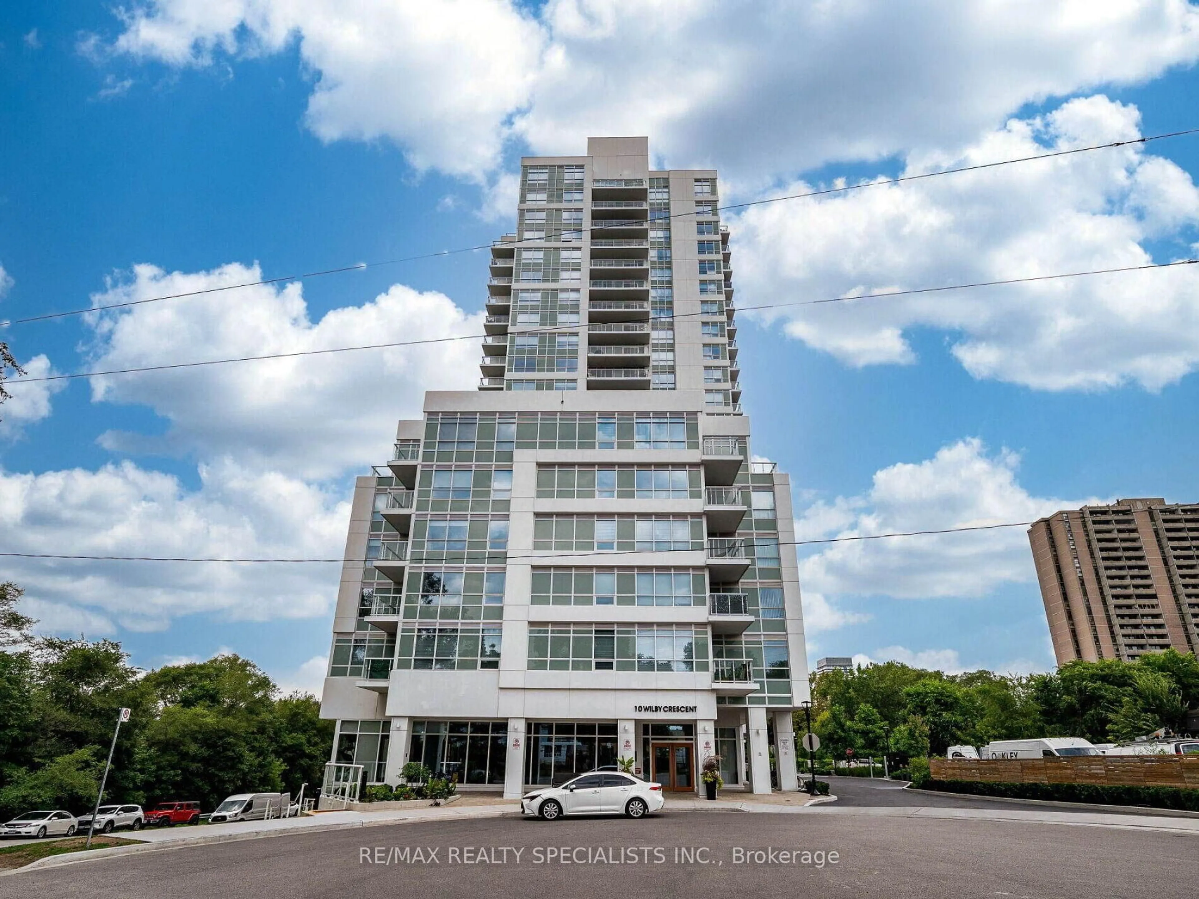 Indoor foyer for 10 Wilby Cres #802, Toronto Ontario M9N 0B6