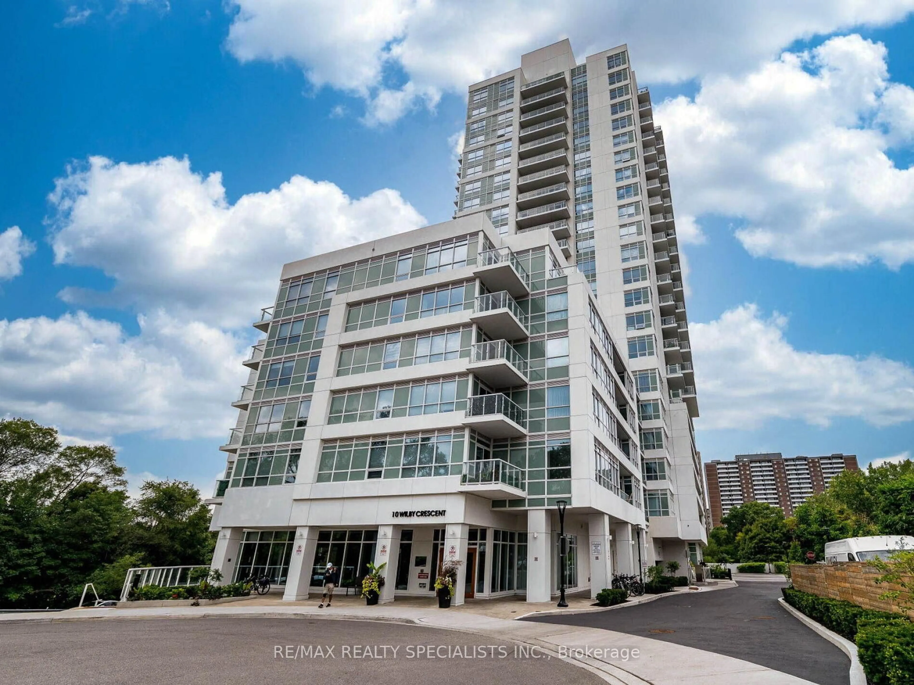 Indoor foyer for 10 Wilby Cres #802, Toronto Ontario M9N 0B6