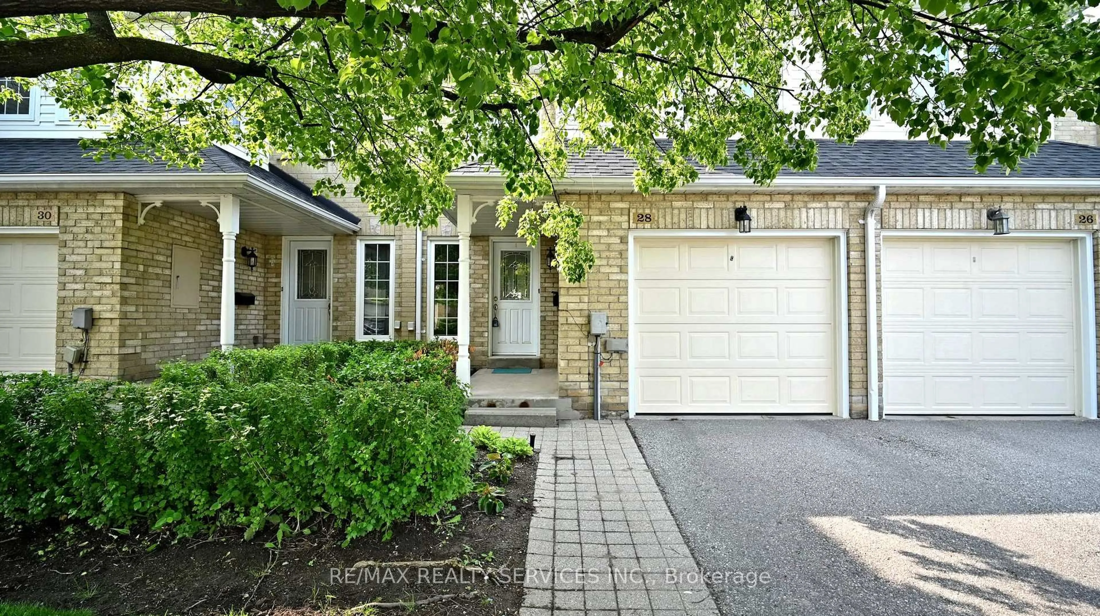 Home with brick exterior material, street for 28 Heathcliffe Sq, Brampton Ontario L6S 5P7