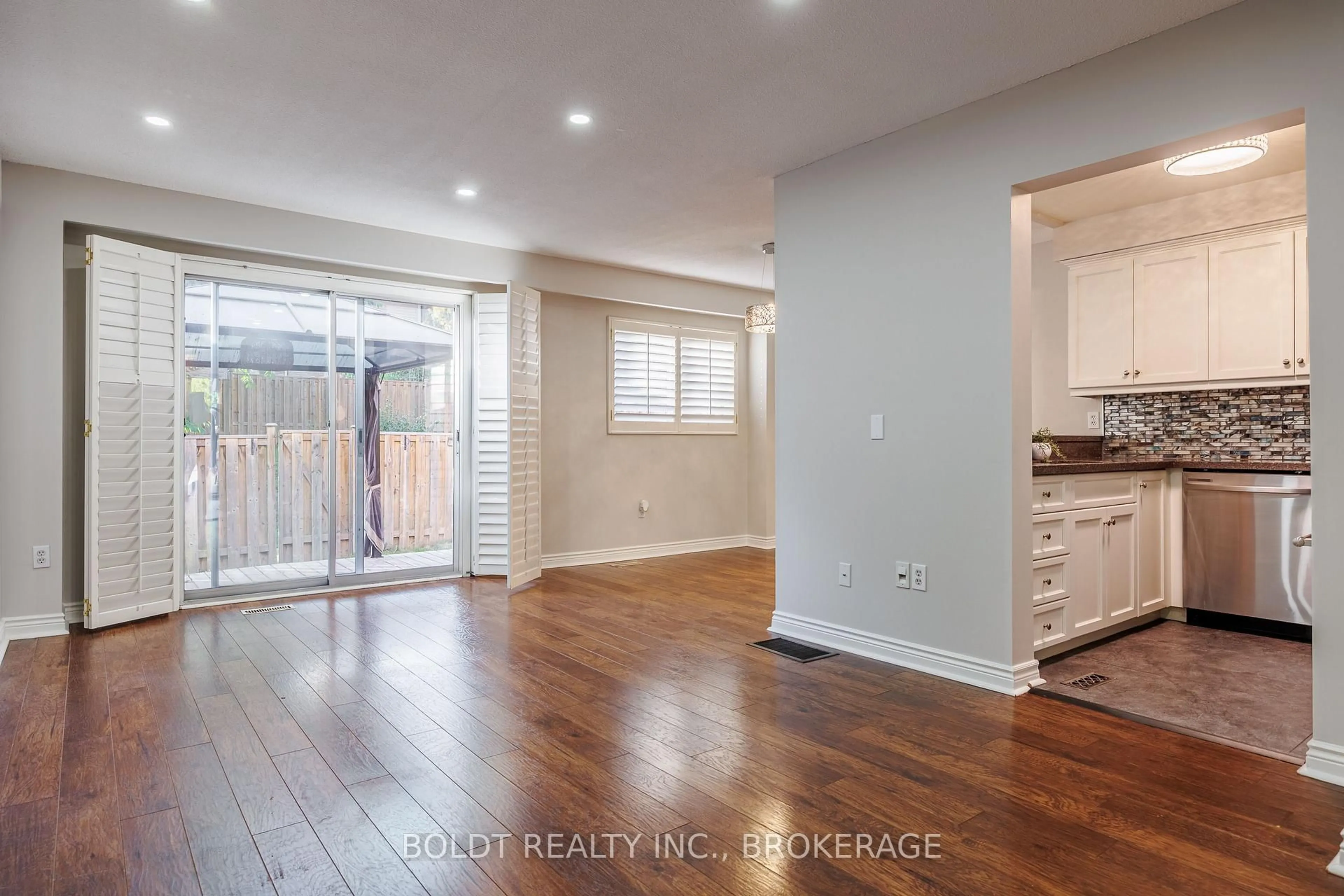 Unknown for 1532 Lancaster Dr #42, Oakville Ontario L6H 2Z3