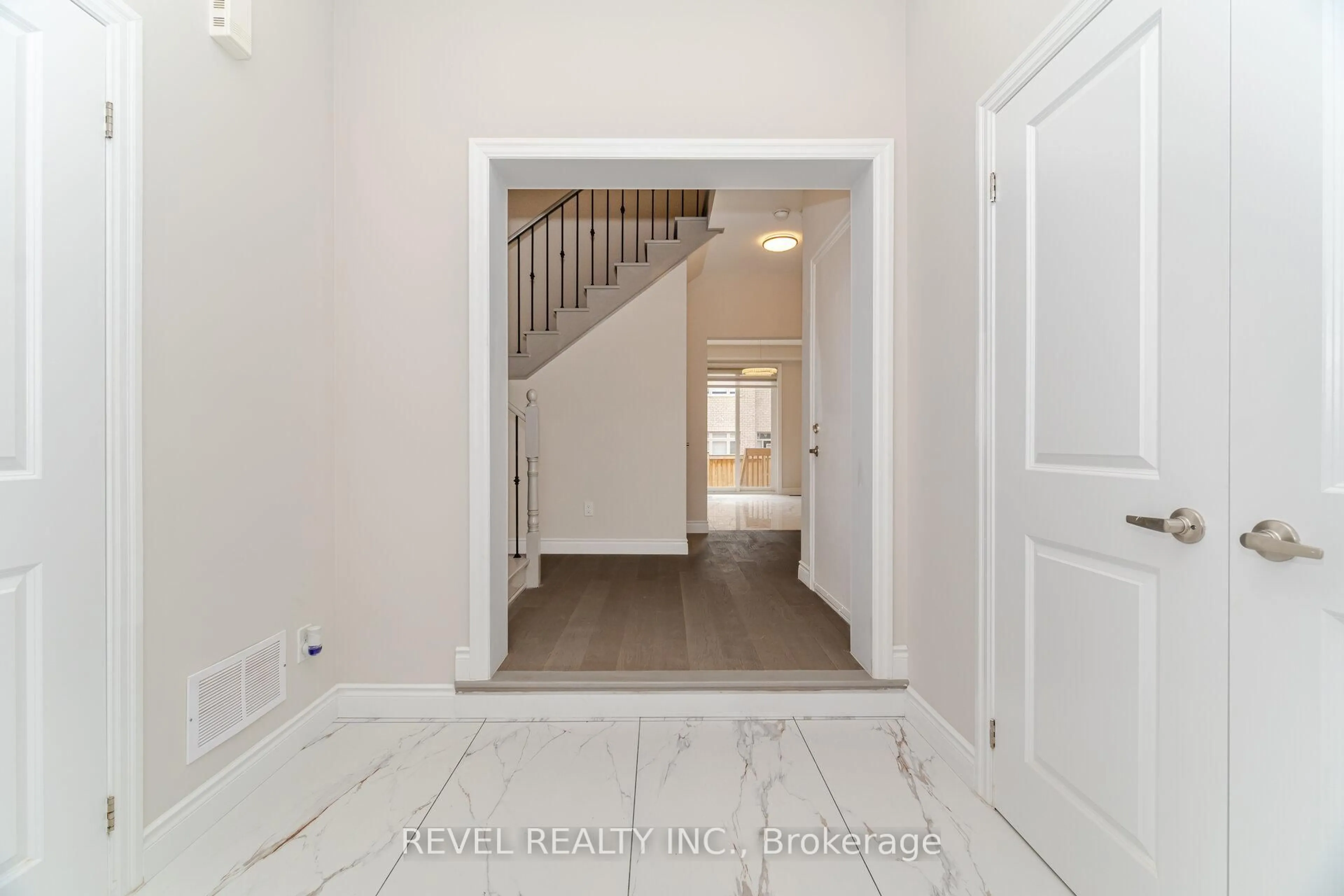 Unknown for 3304 Vernon Powell Dr, Oakville Ontario L6H 0Y4