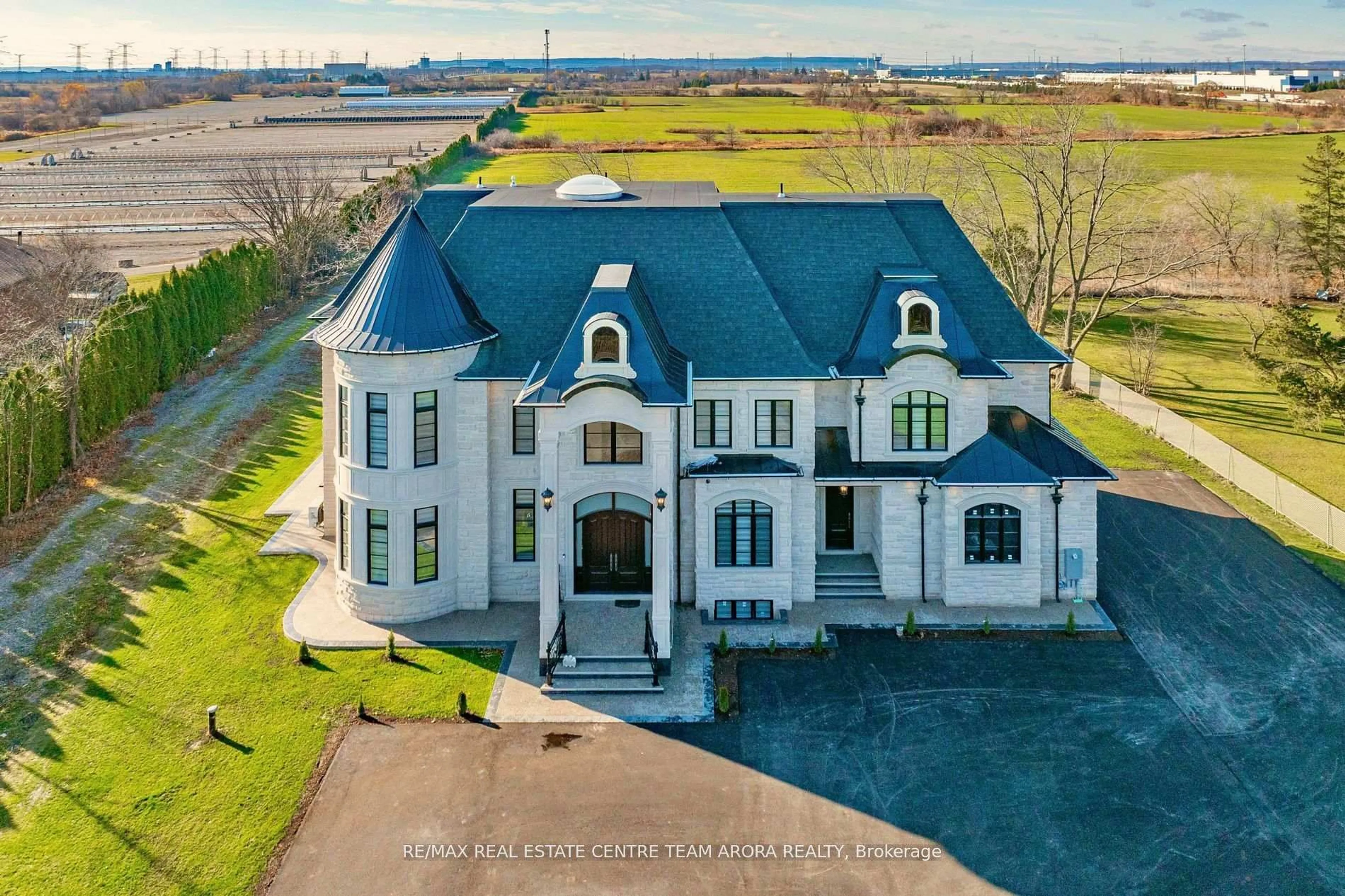 A pic from outside/outdoor area/front of a property/back of a property/a pic from drone, unknown for 7548 Sixth Line, Milton Ontario L9E 0Y6