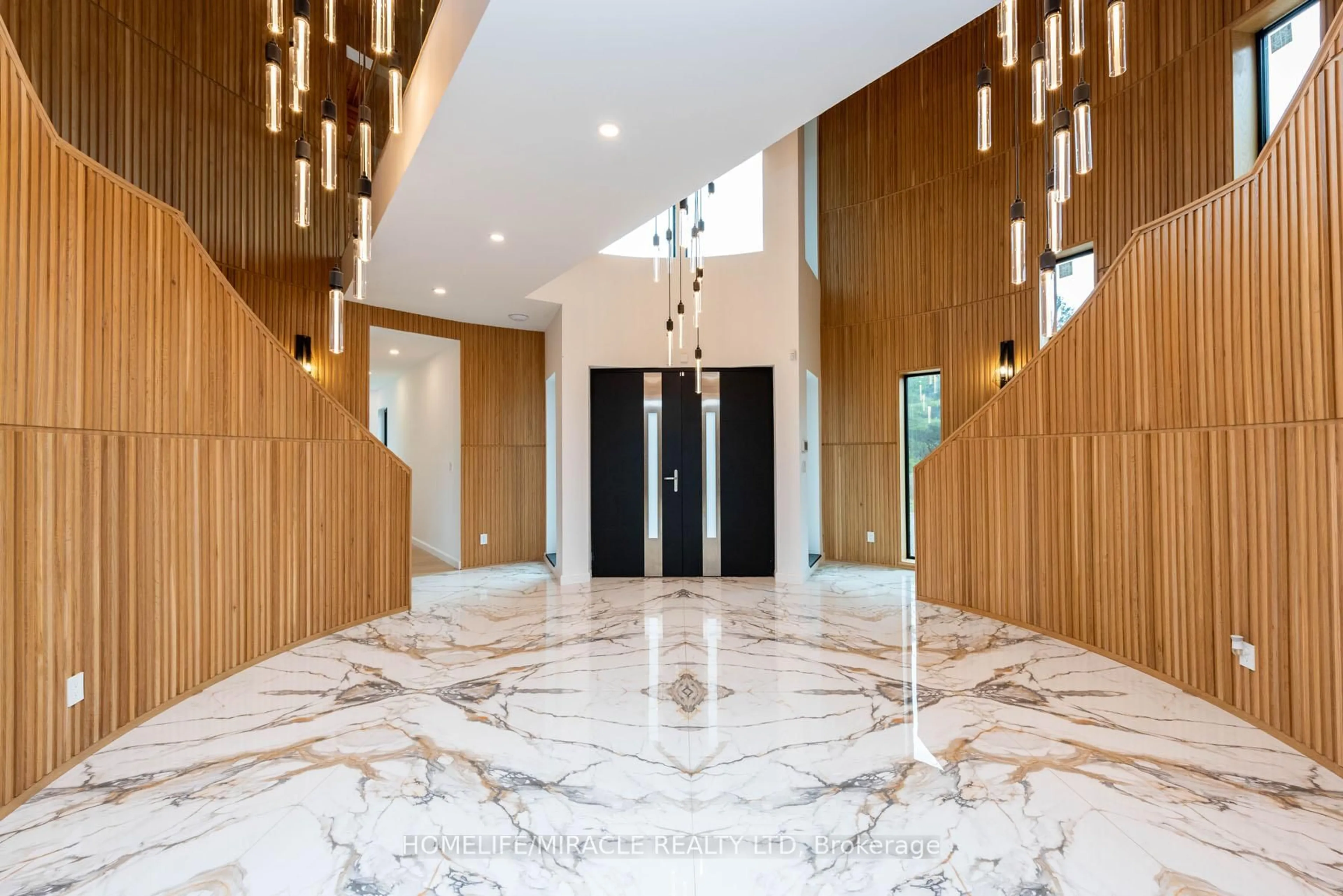 Indoor foyer for 14020 Winston Churchill Blvd, Caledon Ontario L7C 1P2