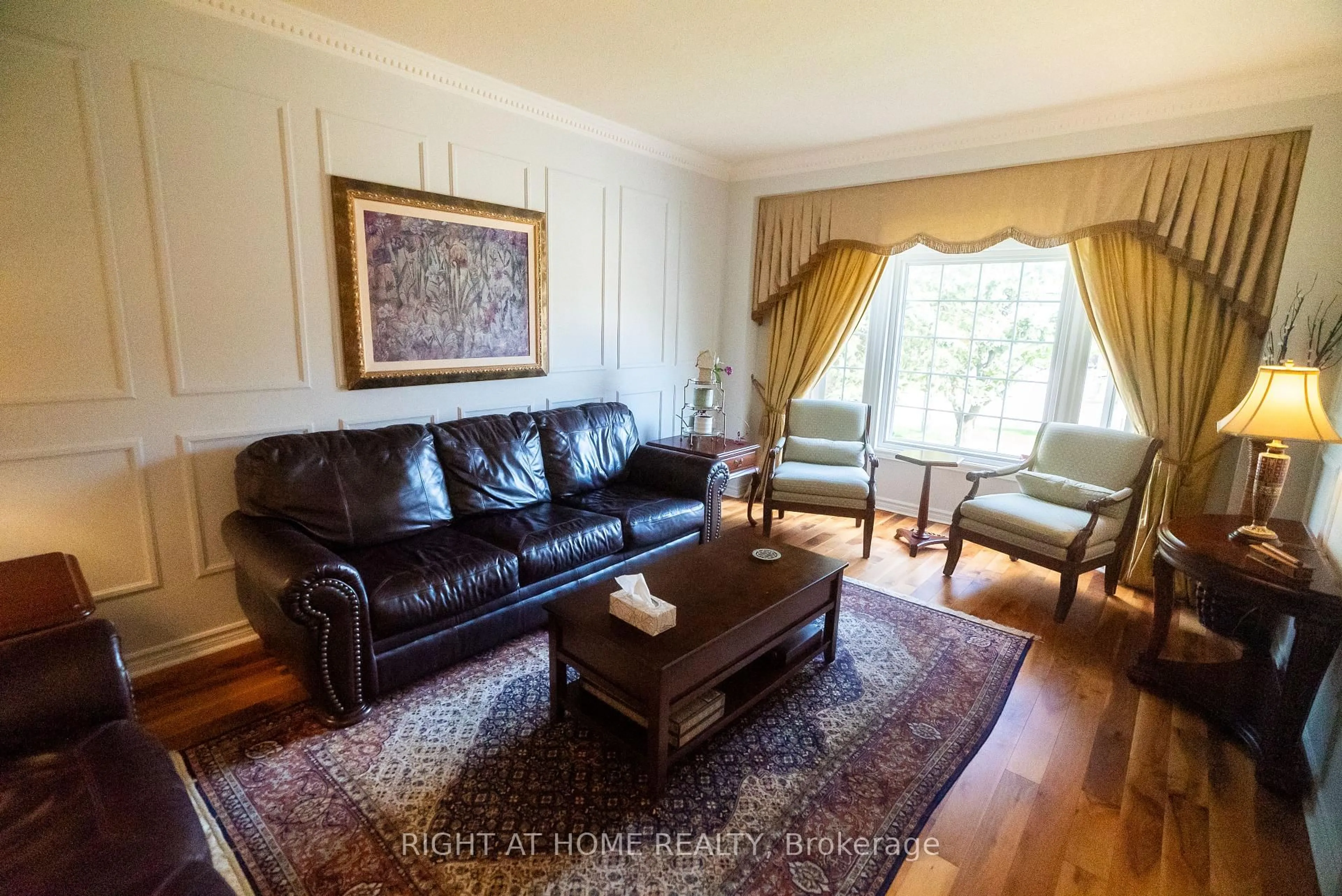 Living room with furniture, wood/laminate floor for 2427 Erin Centre Blvd, Mississauga Ontario L5M 5B3