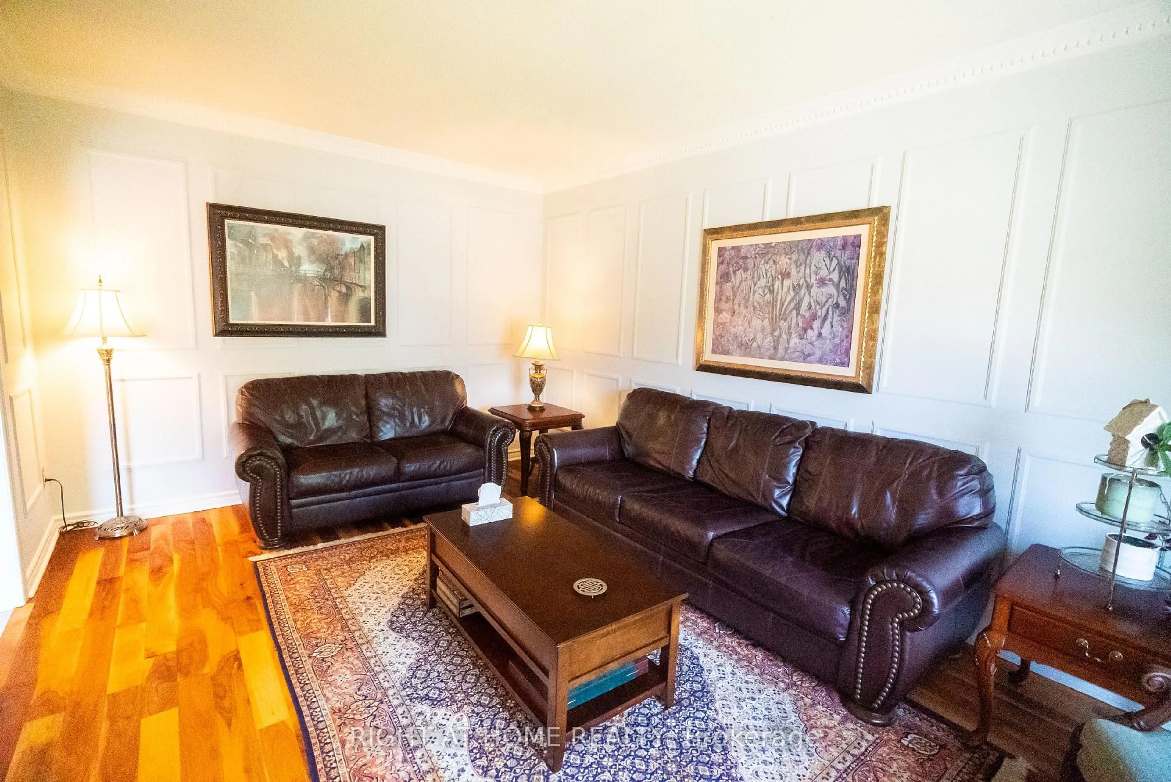 Living room with furniture, unknown for 2427 Erin Centre Blvd, Mississauga Ontario L5M 5B3