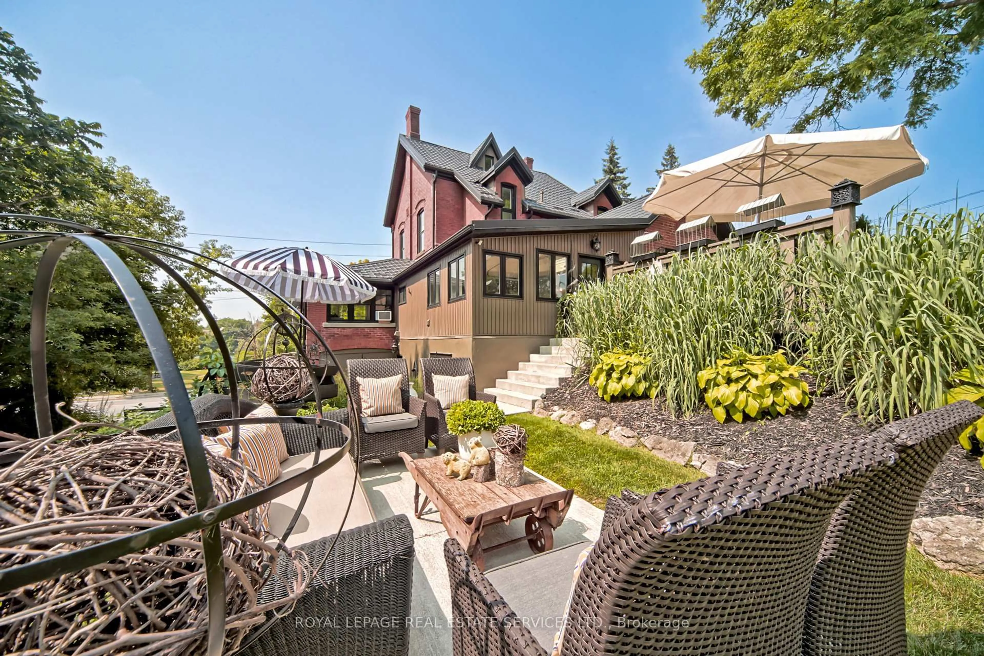 Patio, street for 11 Main St, Milton Ontario L0P 1B0