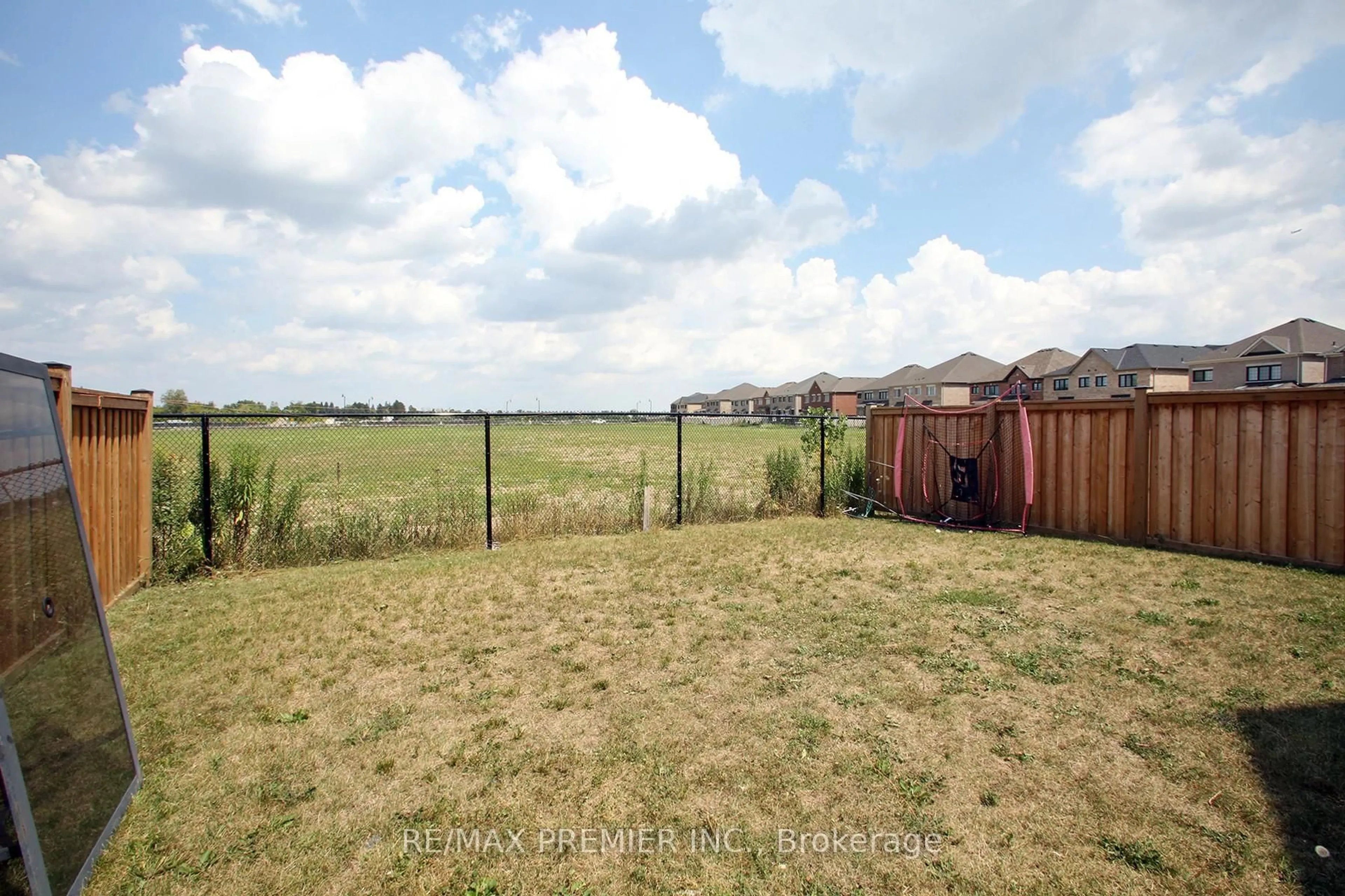 A pic from outside/outdoor area/front of a property/back of a property/a pic from drone, unknown for 11 Twilley Rd, Brampton Ontario L6Y 6J7