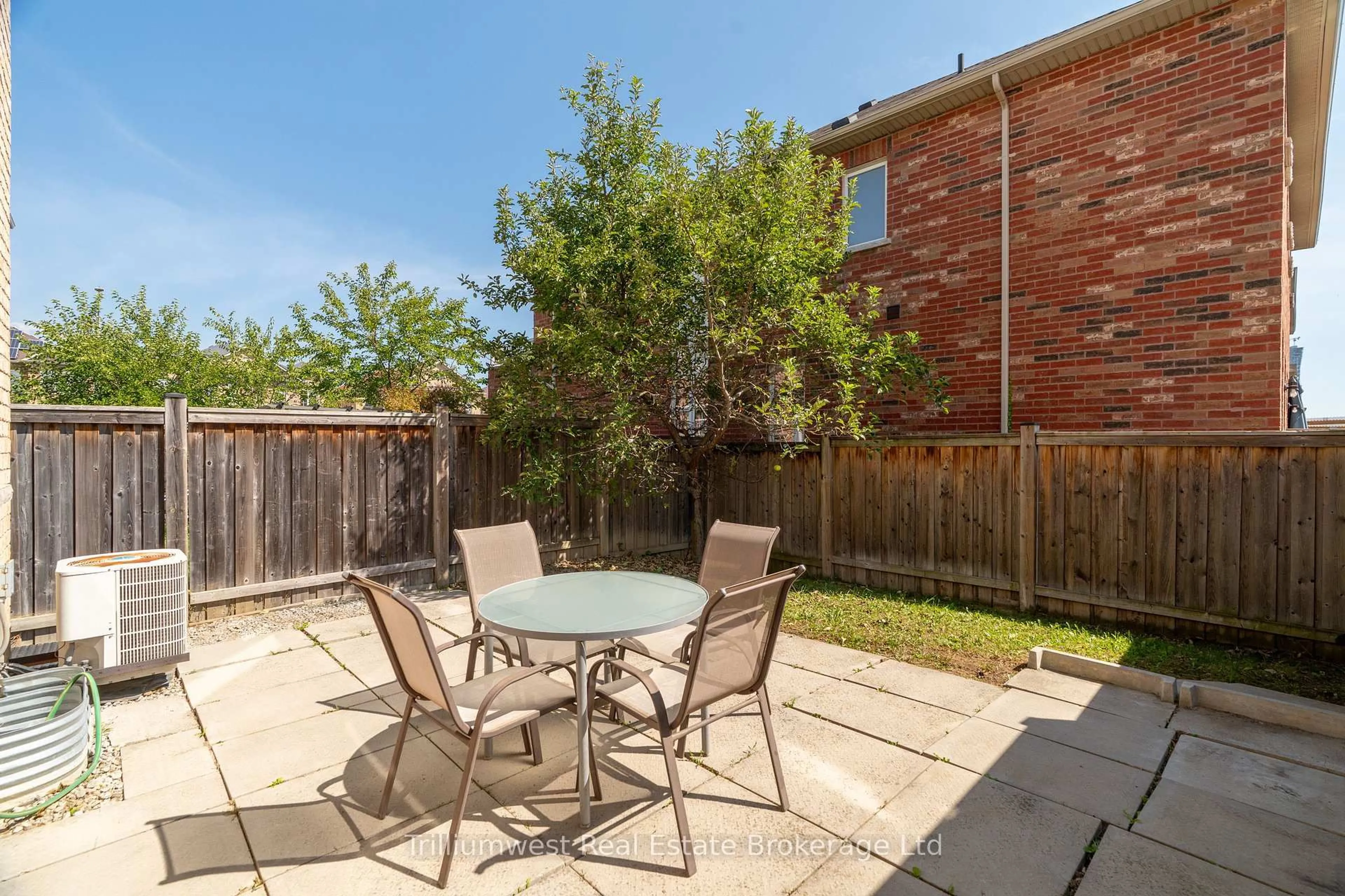 Patio, street for 4635 Centretown Way, Mississauga Ontario L5R 0E1