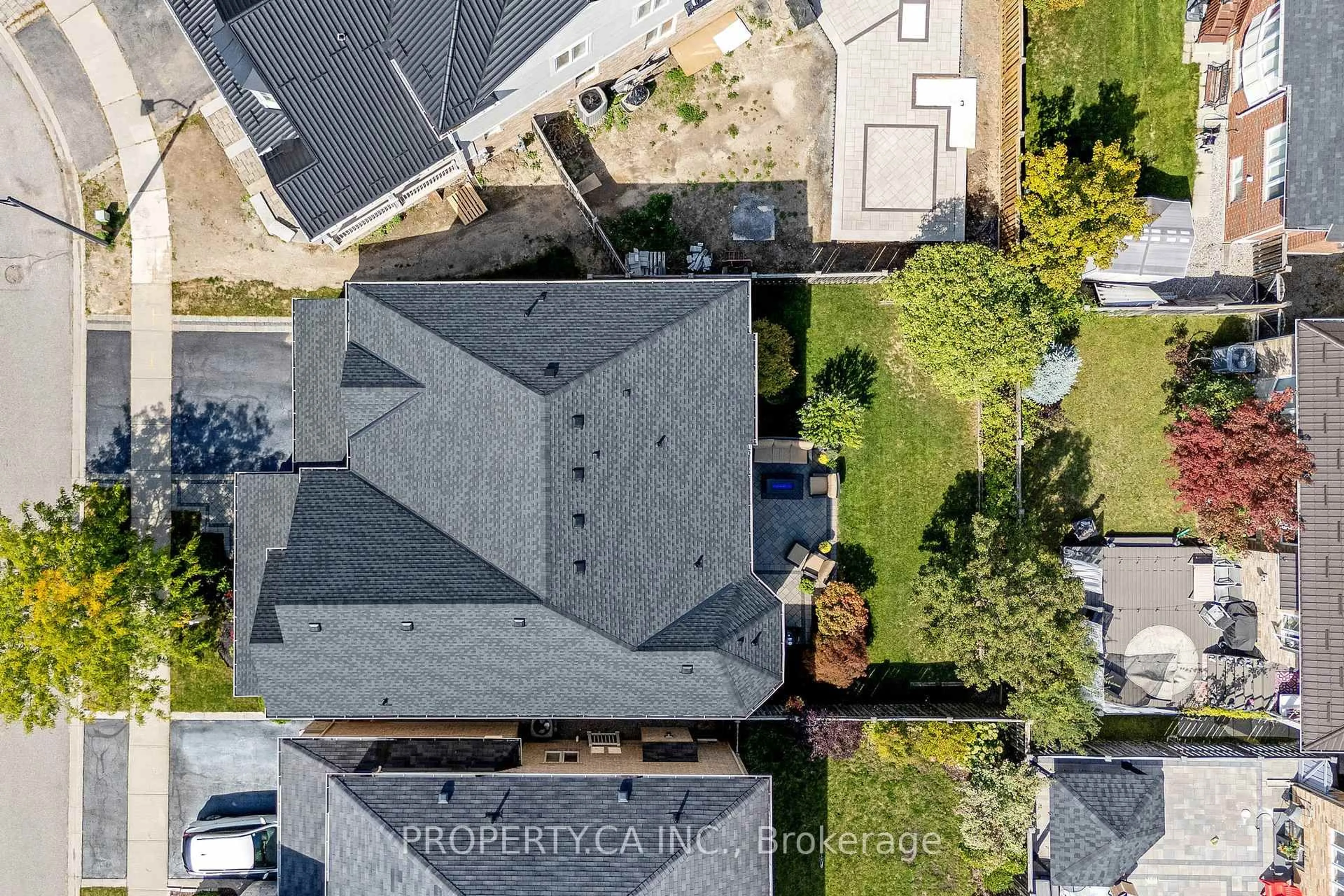 A pic from outside/outdoor area/front of a property/back of a property/a pic from drone, unknown for 329 Potts Terr, Milton Ontario L9T 0X6
