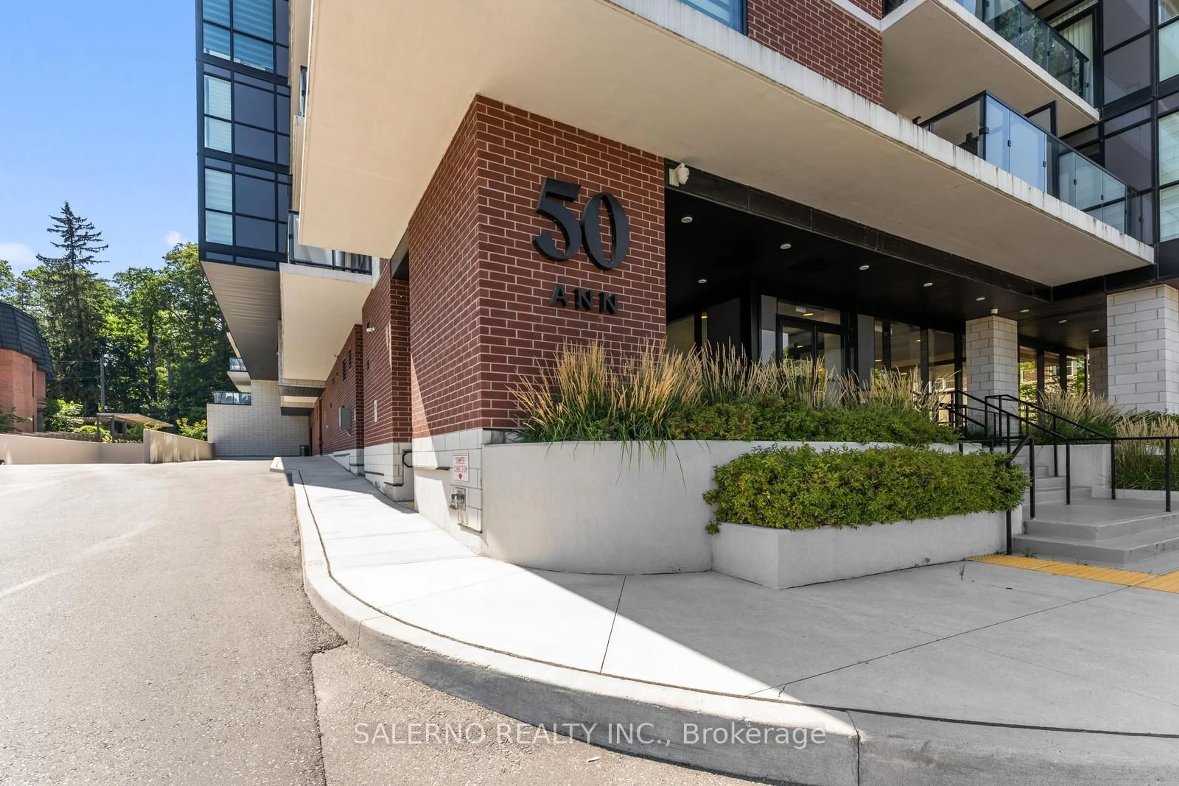 Indoor foyer for 50 Ann St #311, Caledon Ontario L7E 1B9