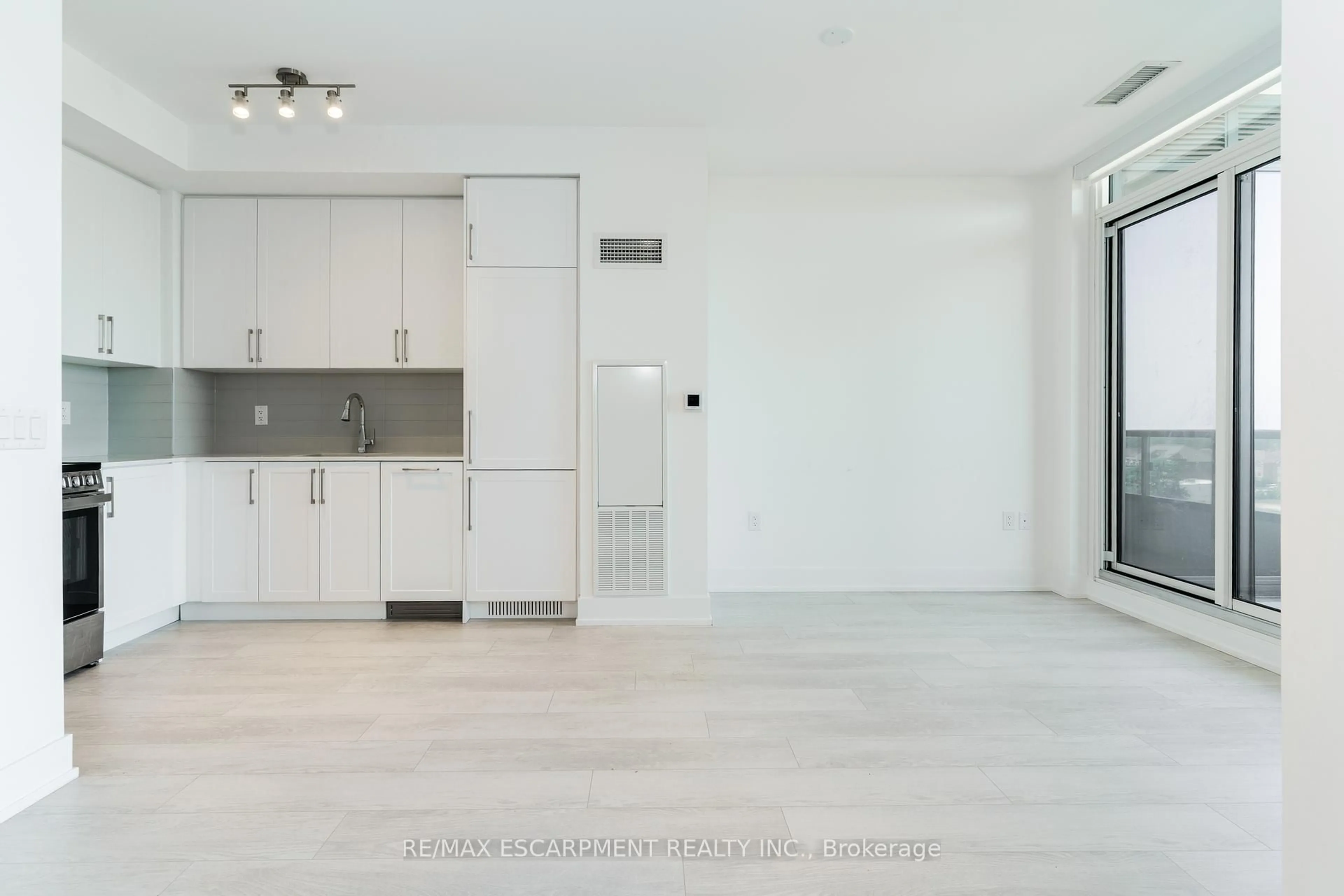 A pic of a room for 2450 Old Bronte Rd #614, Oakville Ontario L6M 4J2