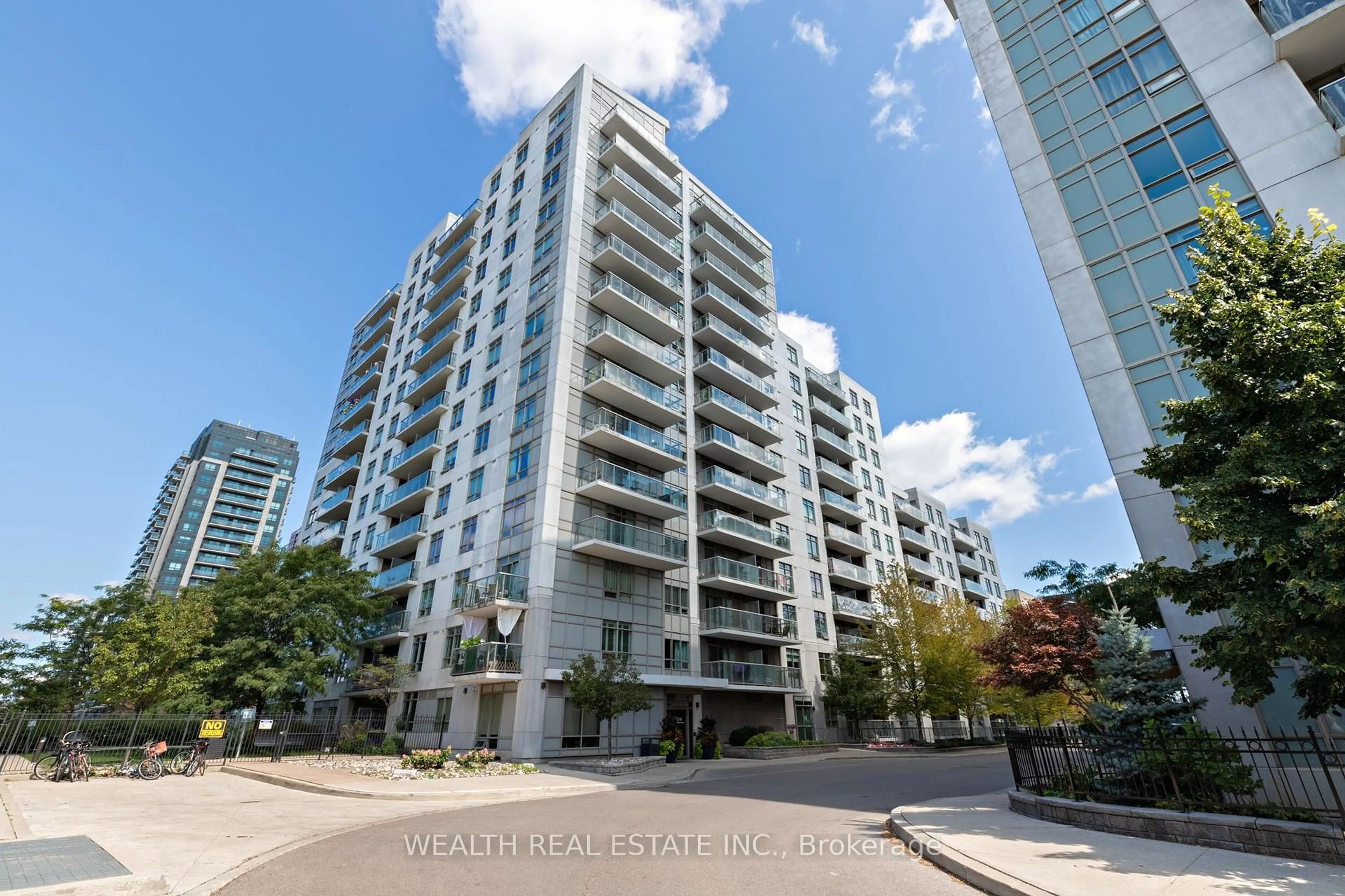 A pic from outside/outdoor area/front of a property/back of a property/a pic from drone, city buildings view from balcony for 816 Lansdowne Ave #310, Toronto Ontario M6H 4K6