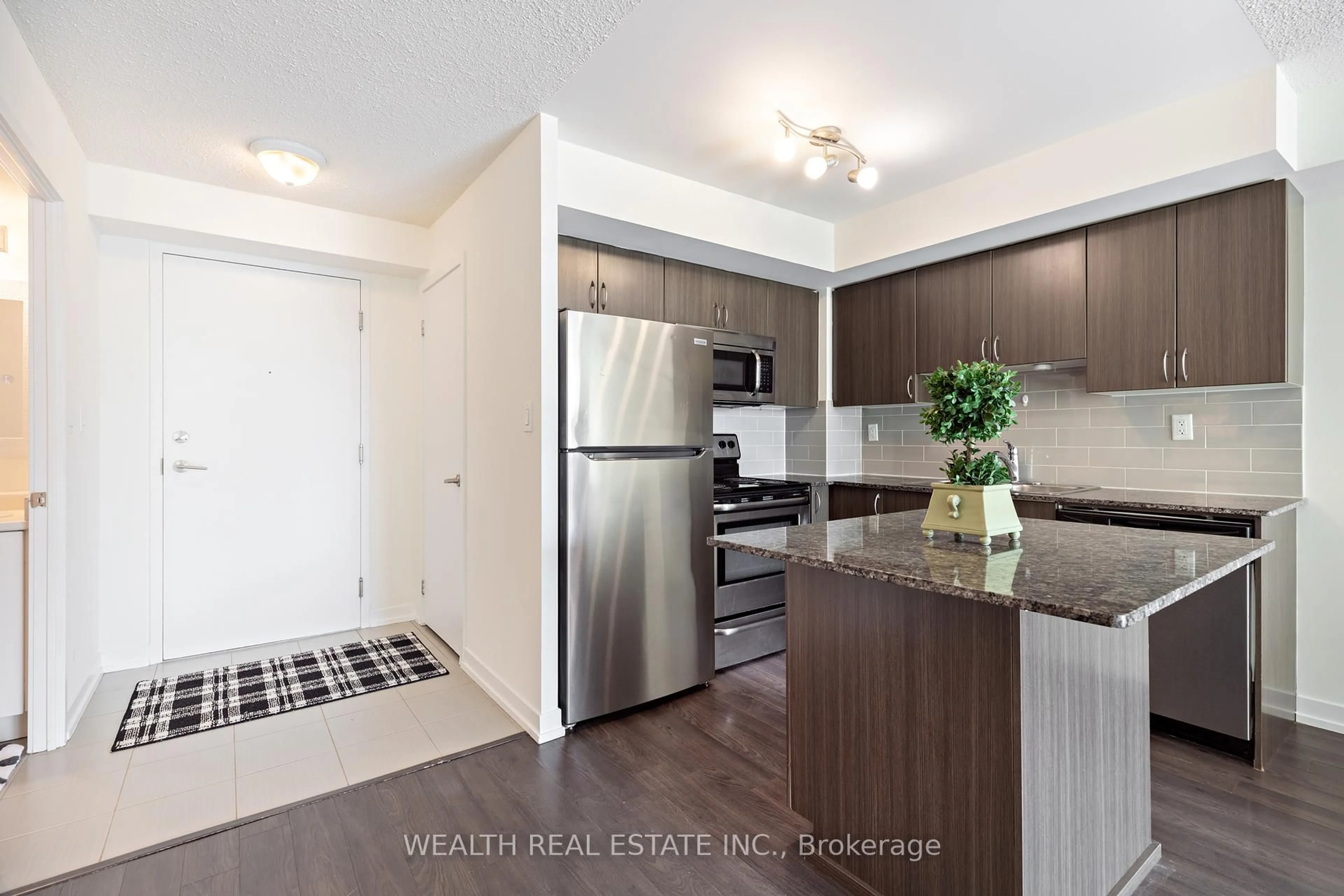 Open concept kitchen, unknown for 816 Lansdowne Ave #310, Toronto Ontario M6H 4K6