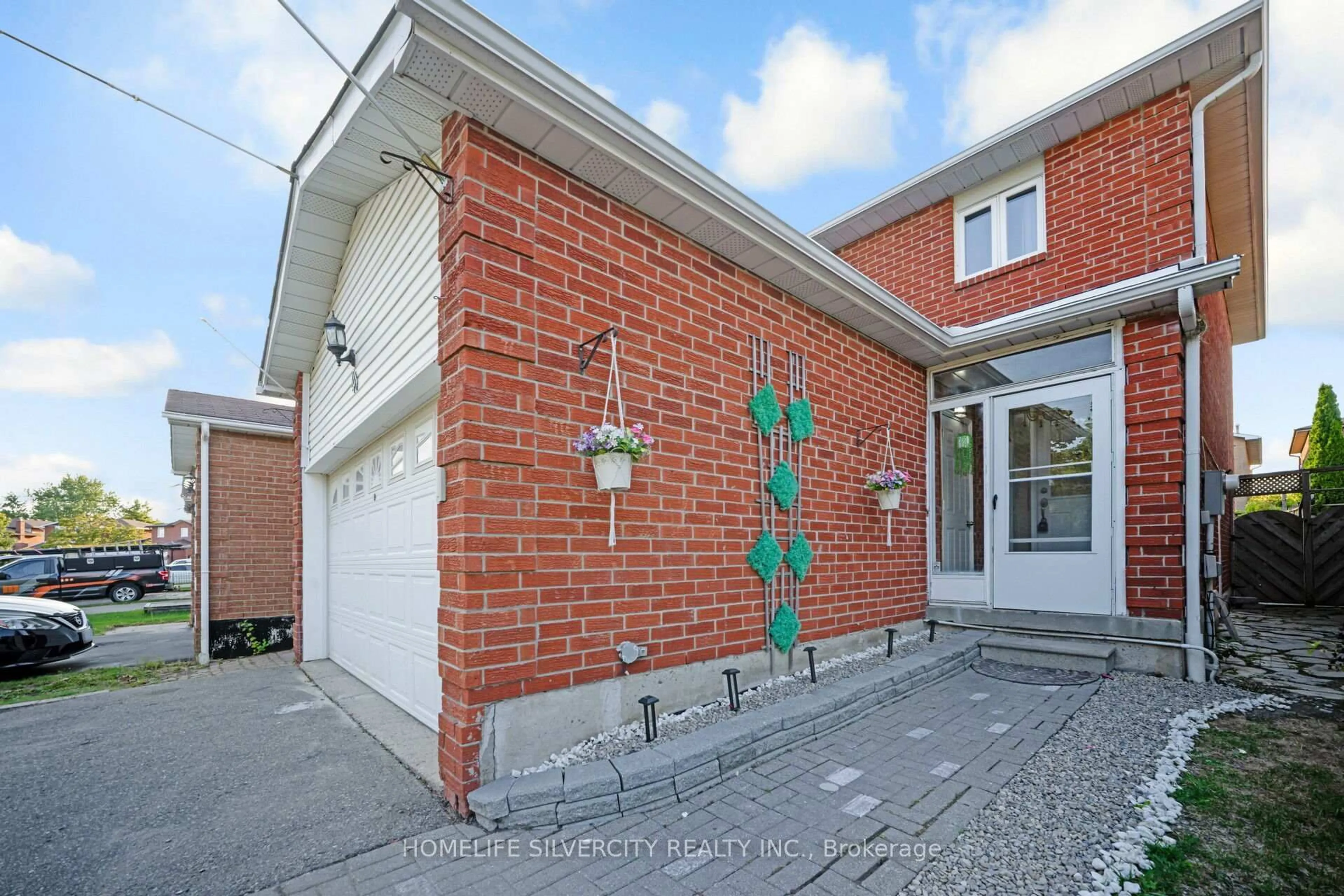 Home with brick exterior material, street for 40 Clarridge Crt, Brampton Ontario L6X 3N5