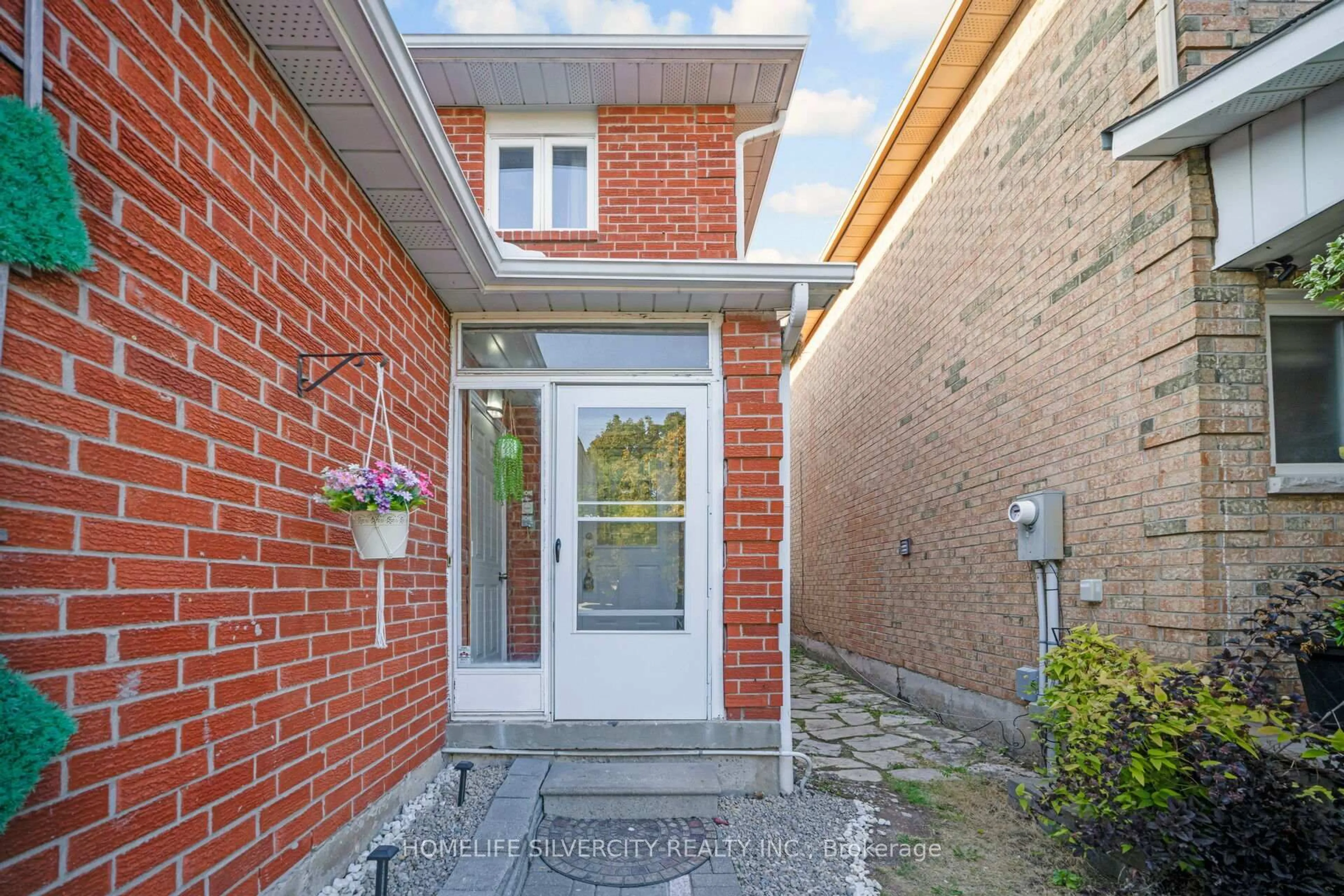 Home with brick exterior material, street for 40 Clarridge Crt, Brampton Ontario L6X 3N5