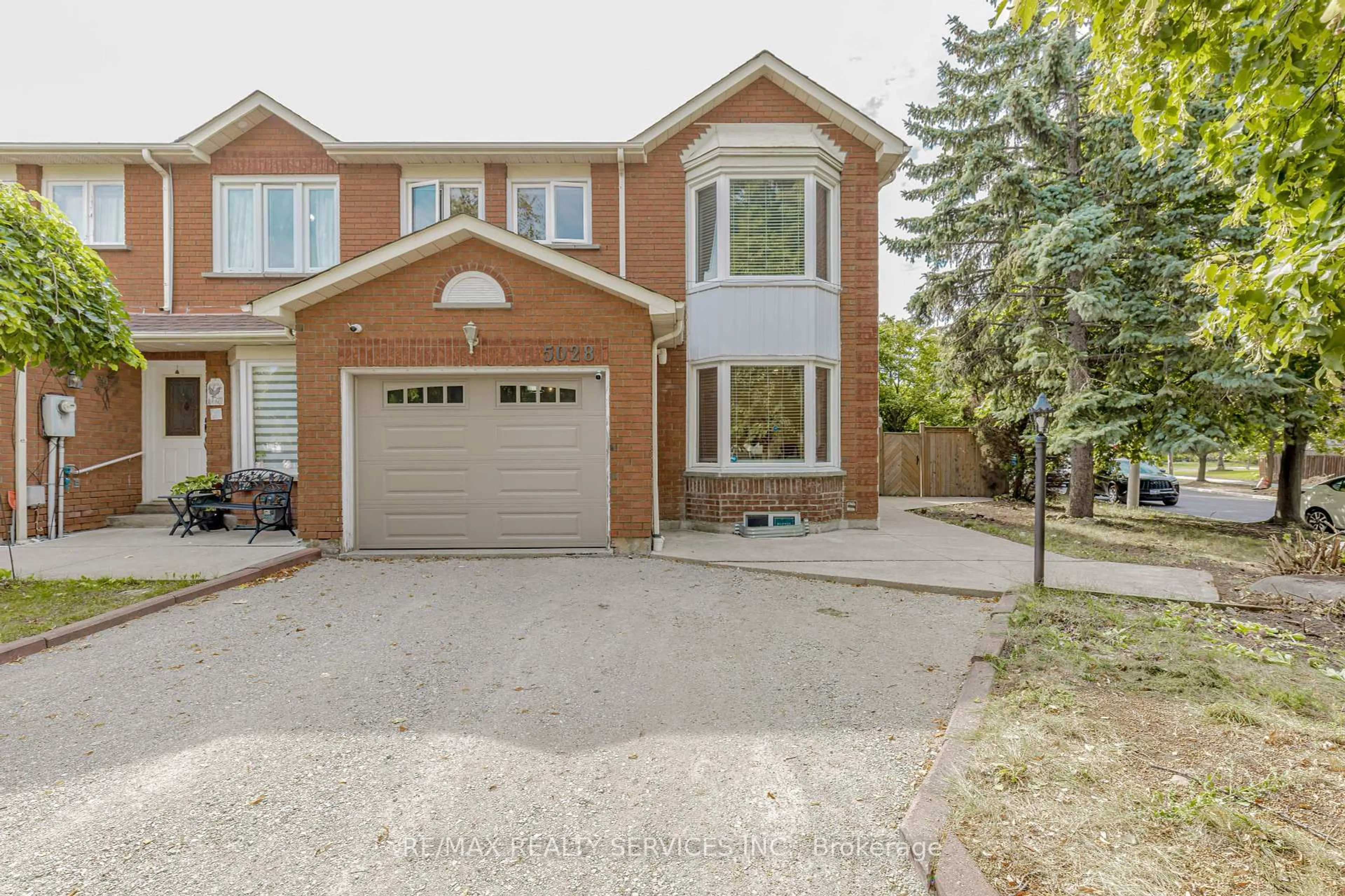 Home with brick exterior material, street for 5028 Northern Lights Circ, Mississauga Ontario L5R 2P5