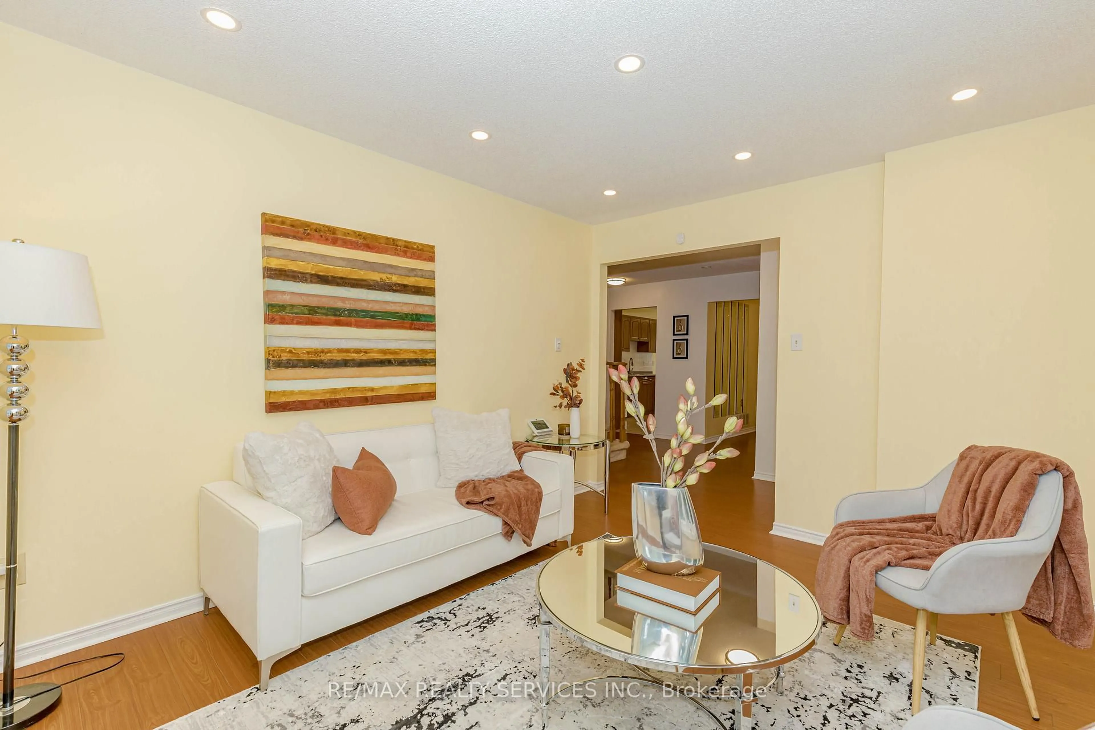 Living room with furniture, unknown for 5028 Northern Lights Circ, Mississauga Ontario L5R 2P5
