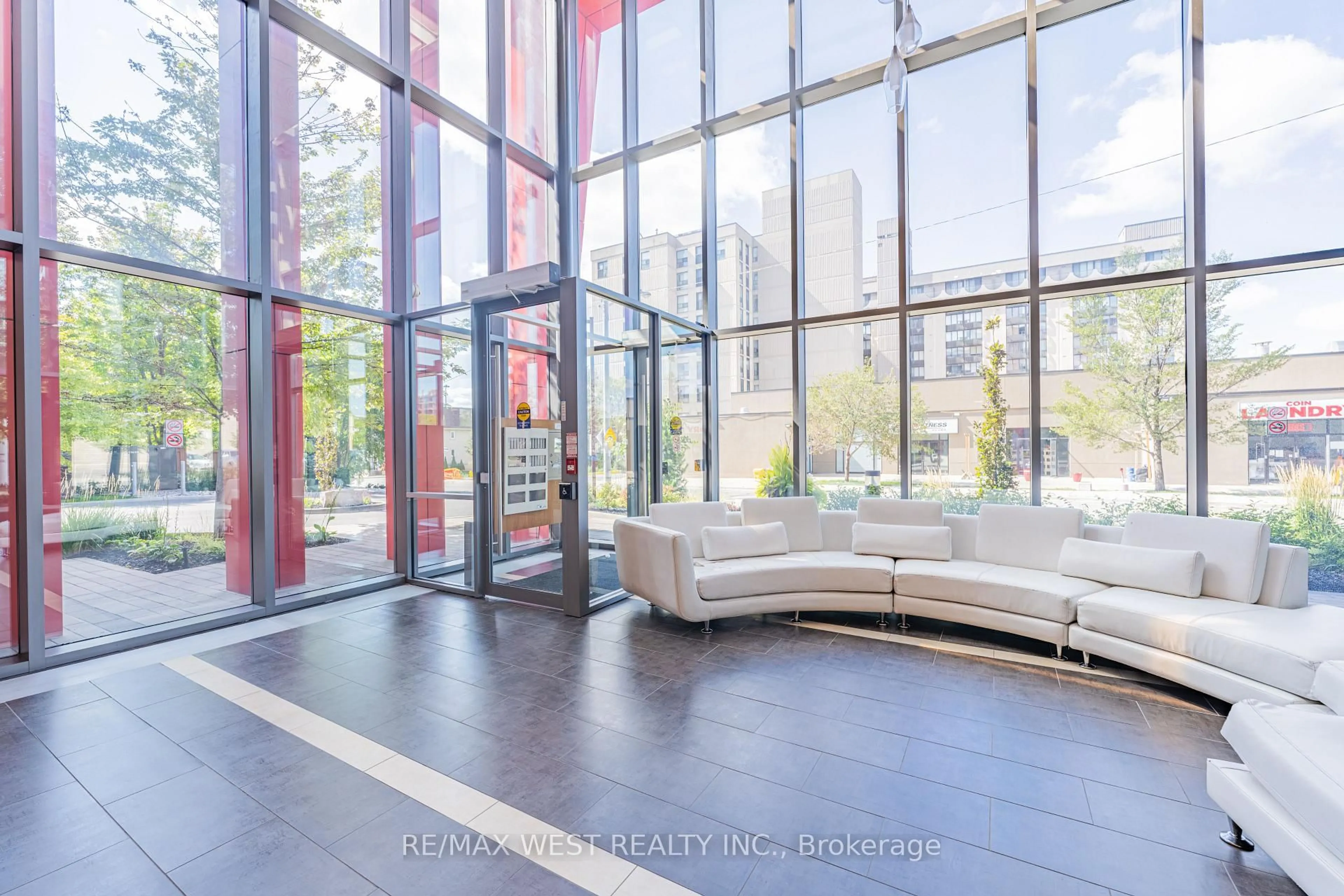 Indoor foyer for 15 James Finlay Way #627, Toronto Ontario M3M 0B3