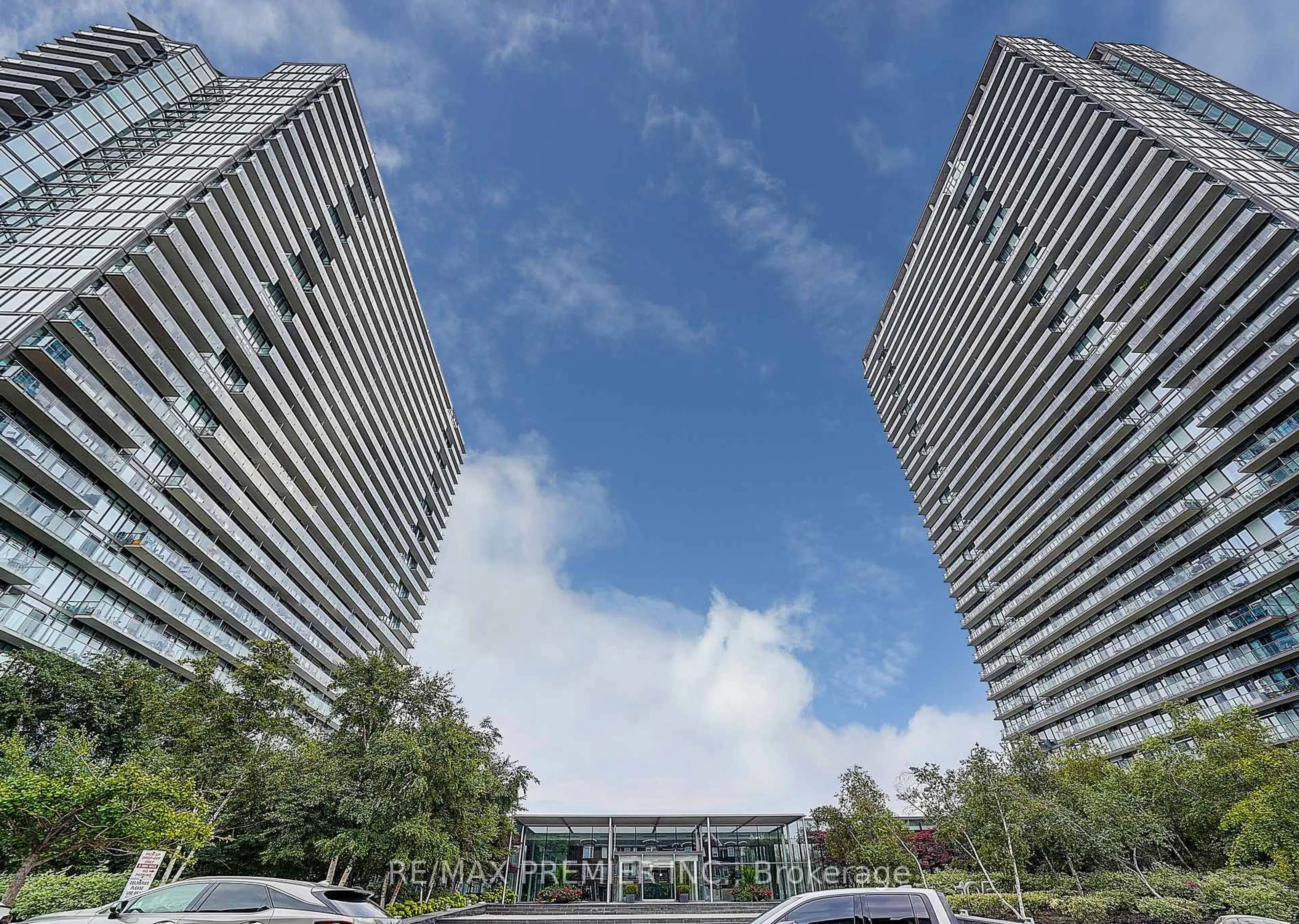 Indoor foyer for 105 The Queensway #1808, Toronto Ontario M6S 5B5