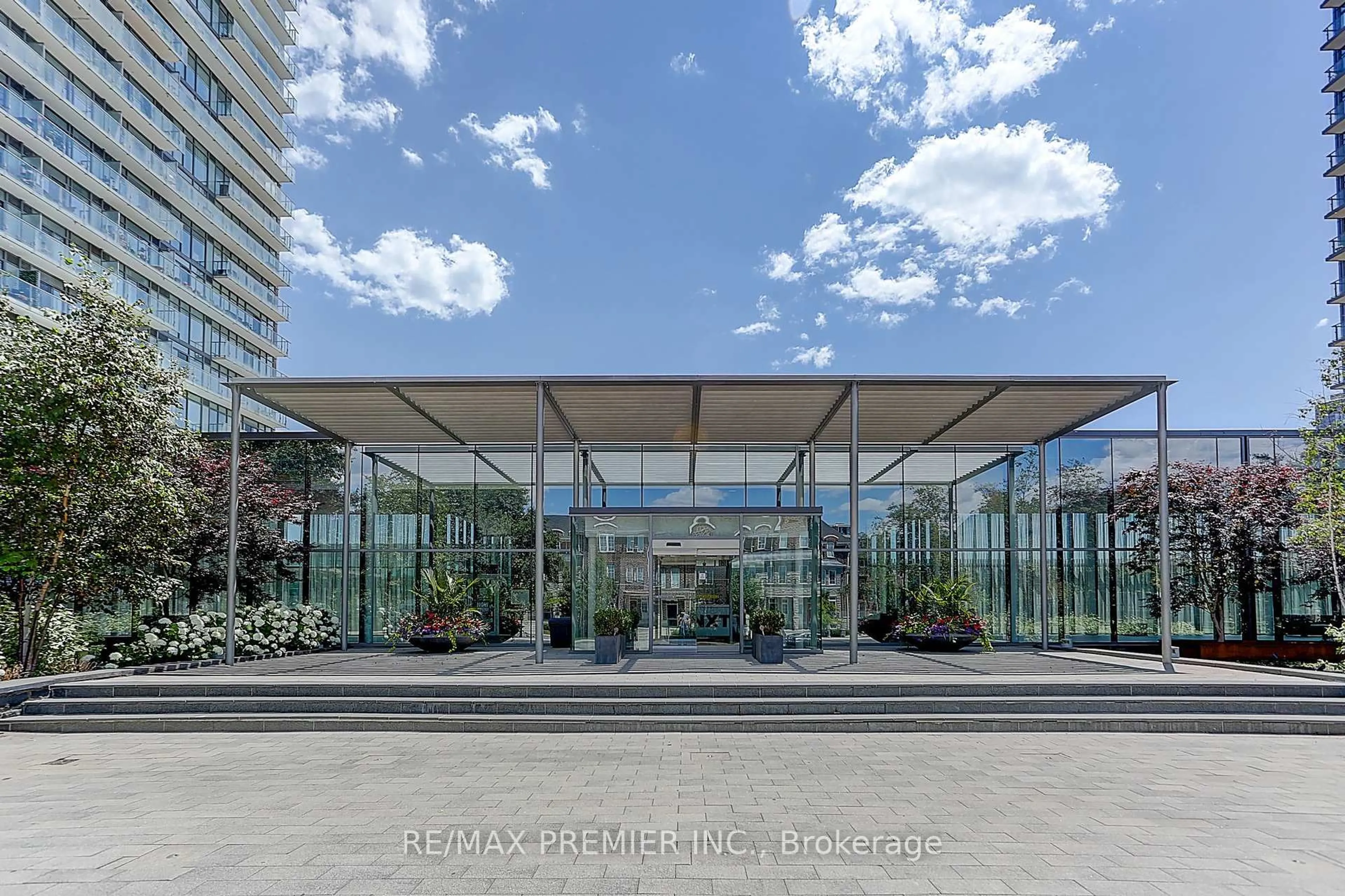 Indoor foyer for 105 The Queensway #1808, Toronto Ontario M6S 5B5