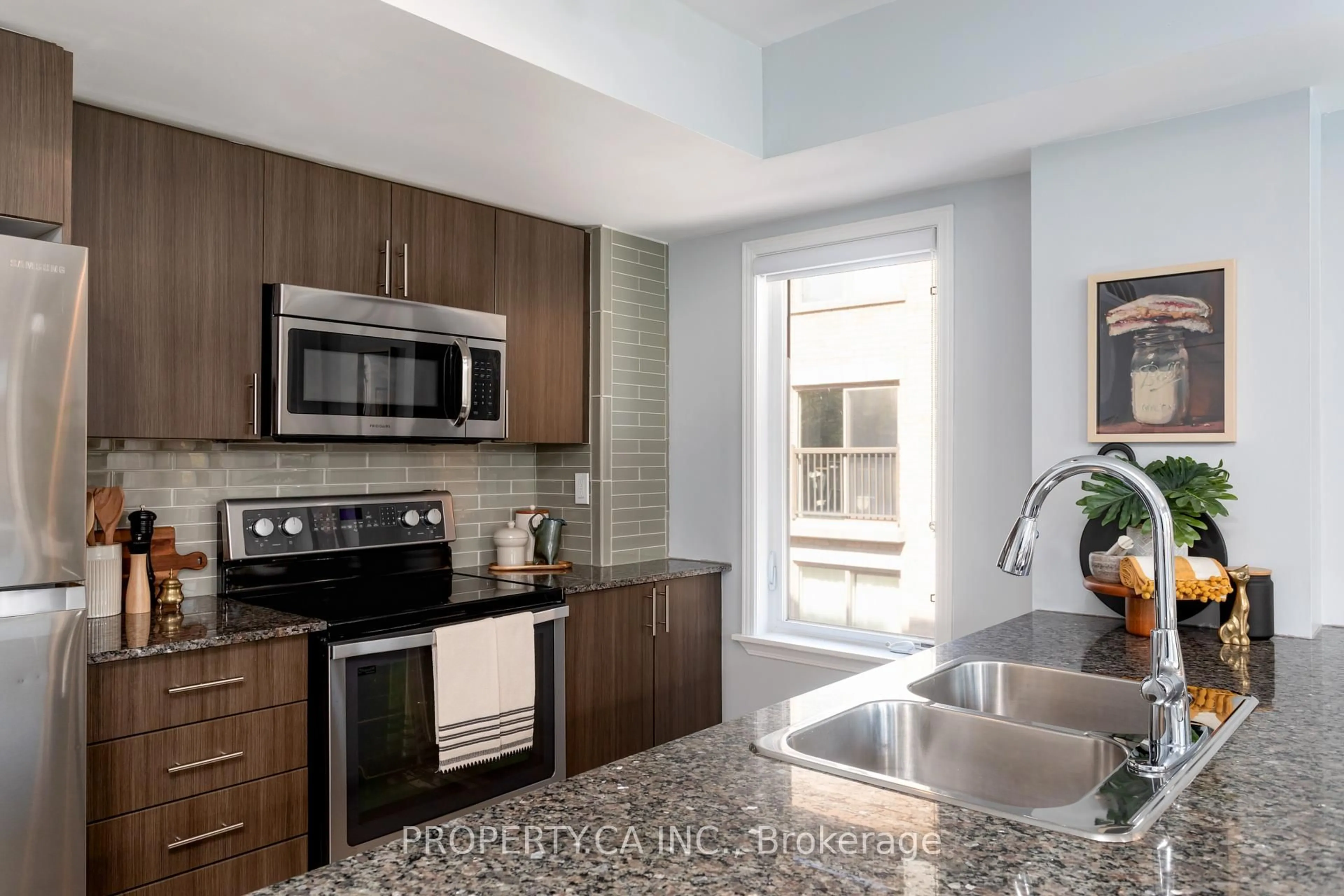 Standard kitchen, ceramic/tile floor for 6 Foundry Ave #256, Toronto Ontario M6H 0A4