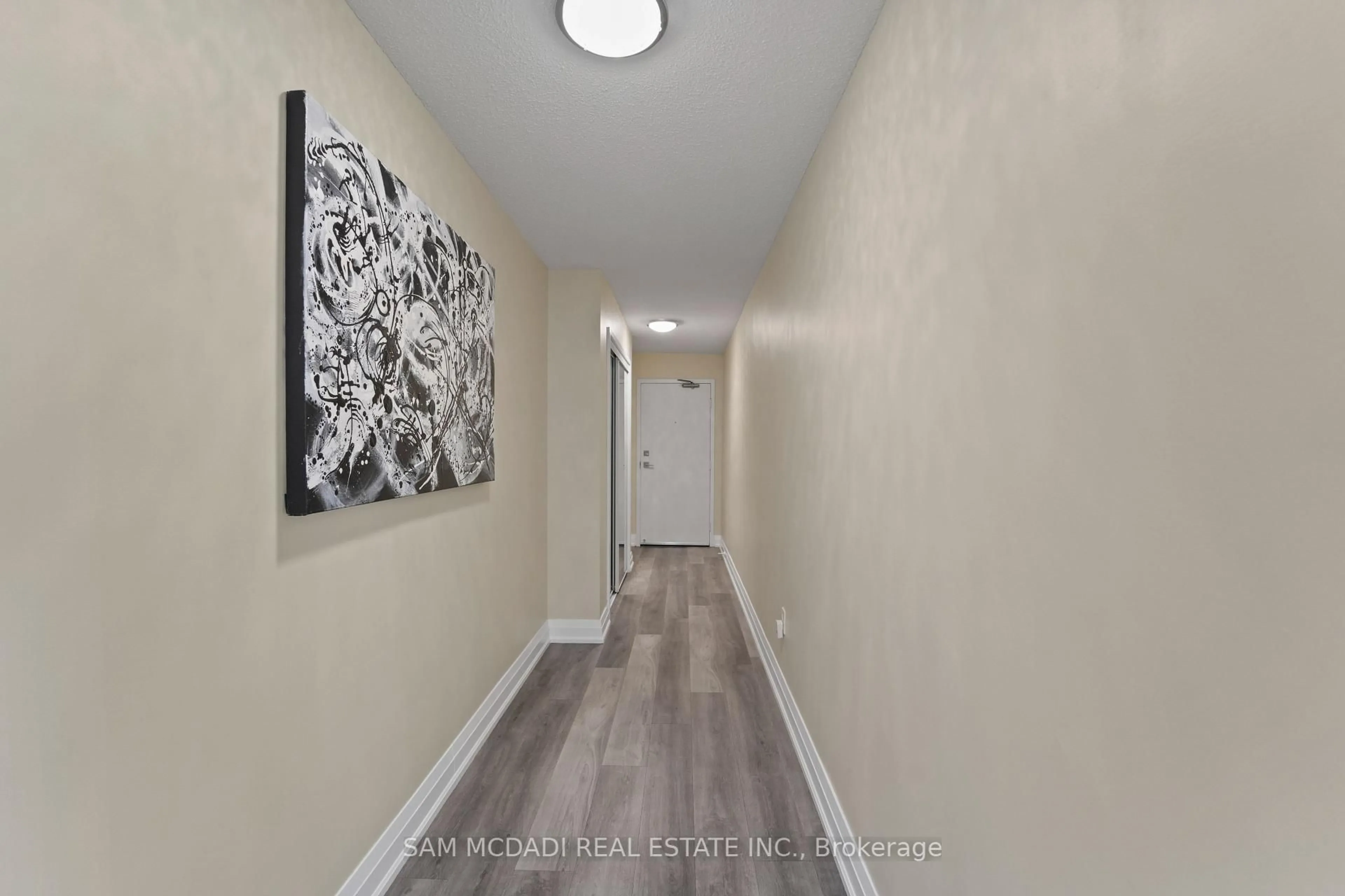 Indoor entryway for 3650 Kaneff Cres #1207, Mississauga Ontario L5A 4A1
