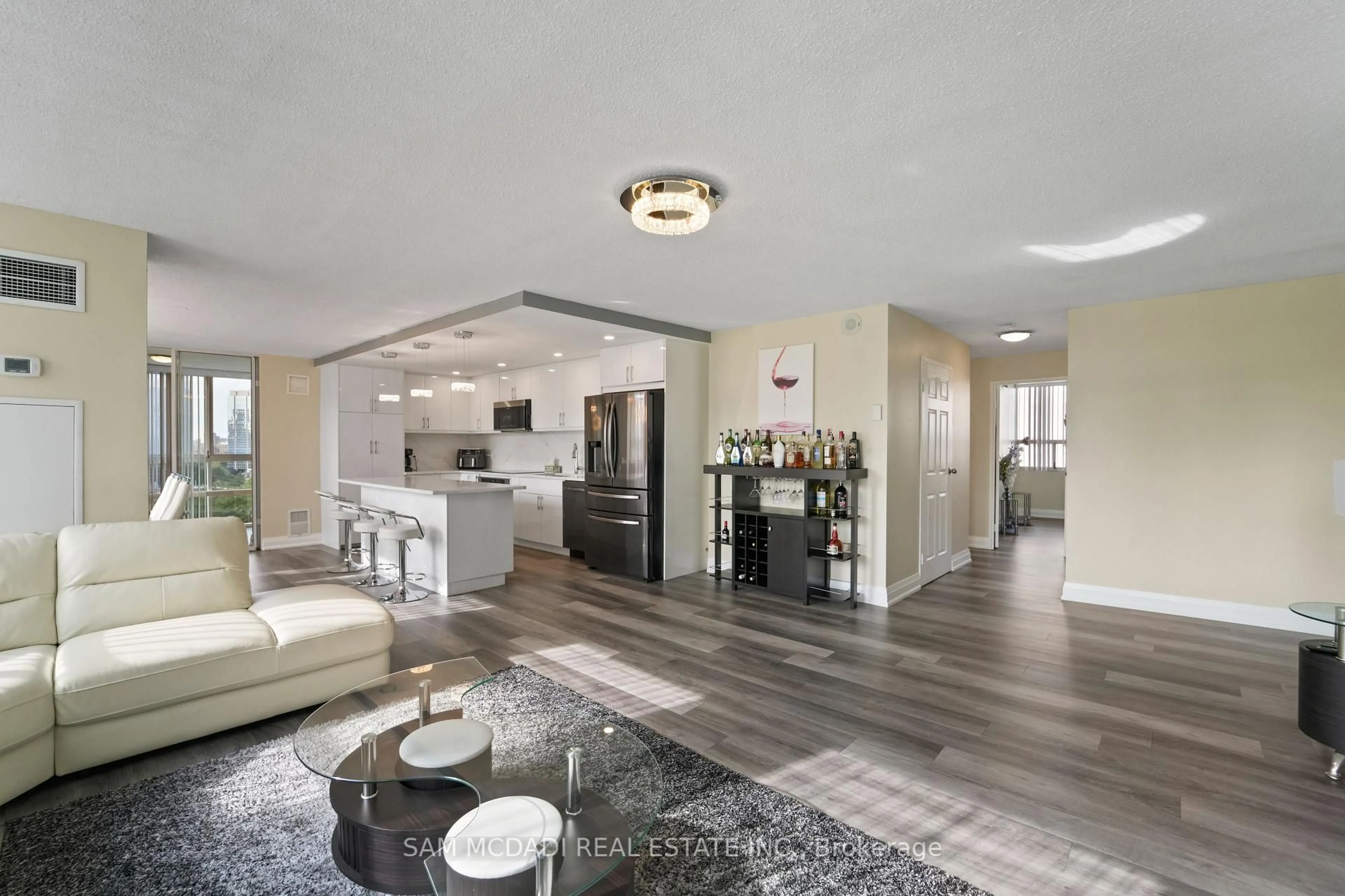 Open concept kitchen, unknown for 3650 Kaneff Cres #1207, Mississauga Ontario L5A 4A1