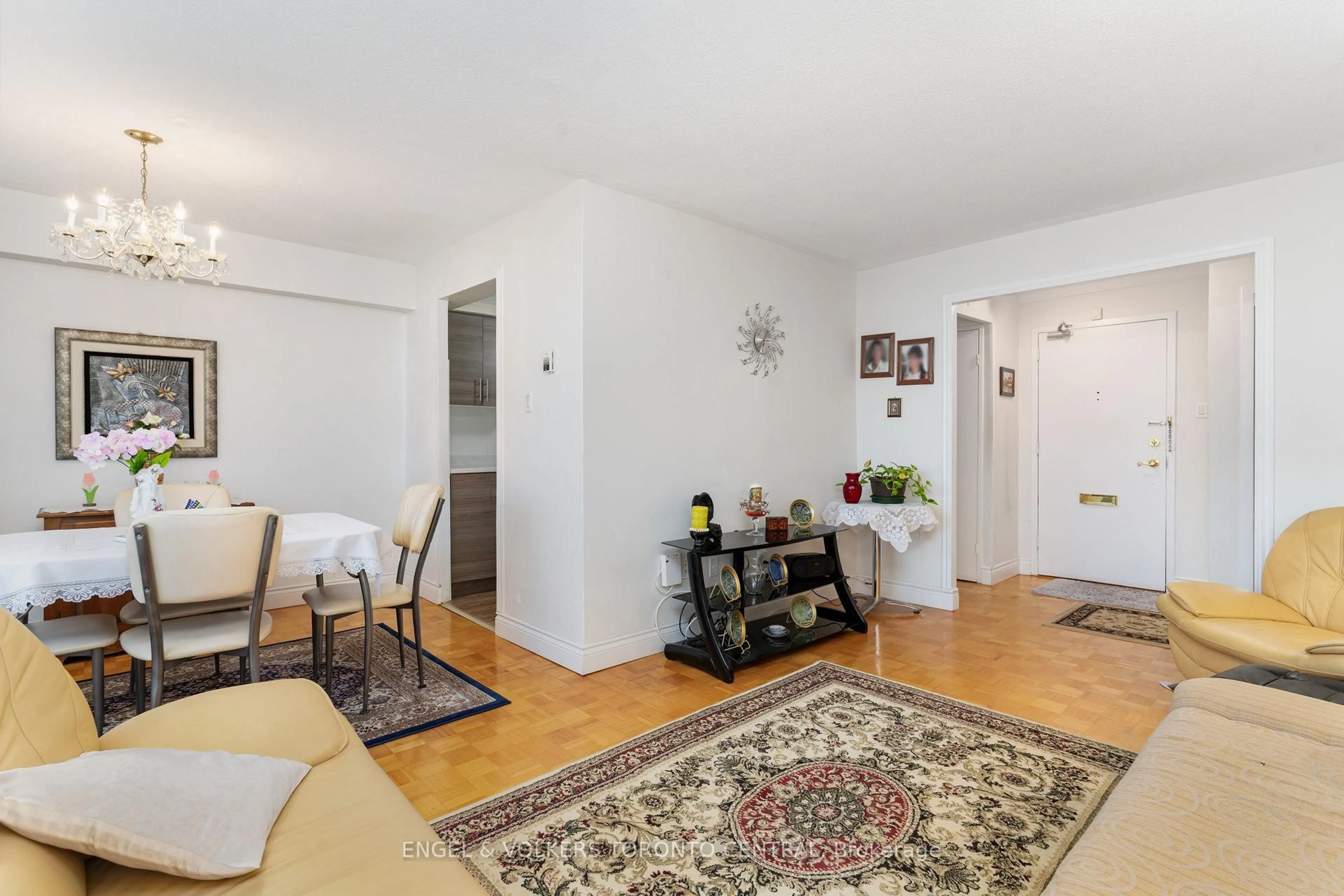 Living room with furniture, unknown for 5 Frith Rd #808, Toronto Ontario M3N 2L5