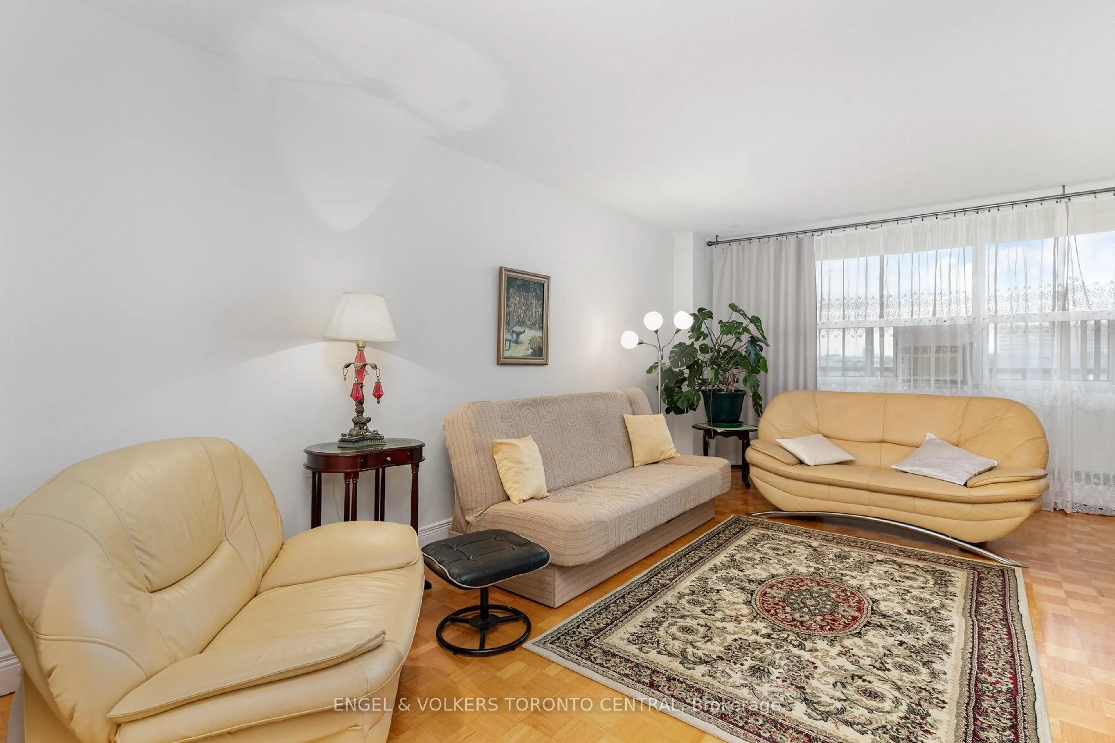 Living room with furniture, unknown for 5 Frith Rd #808, Toronto Ontario M3N 2L5