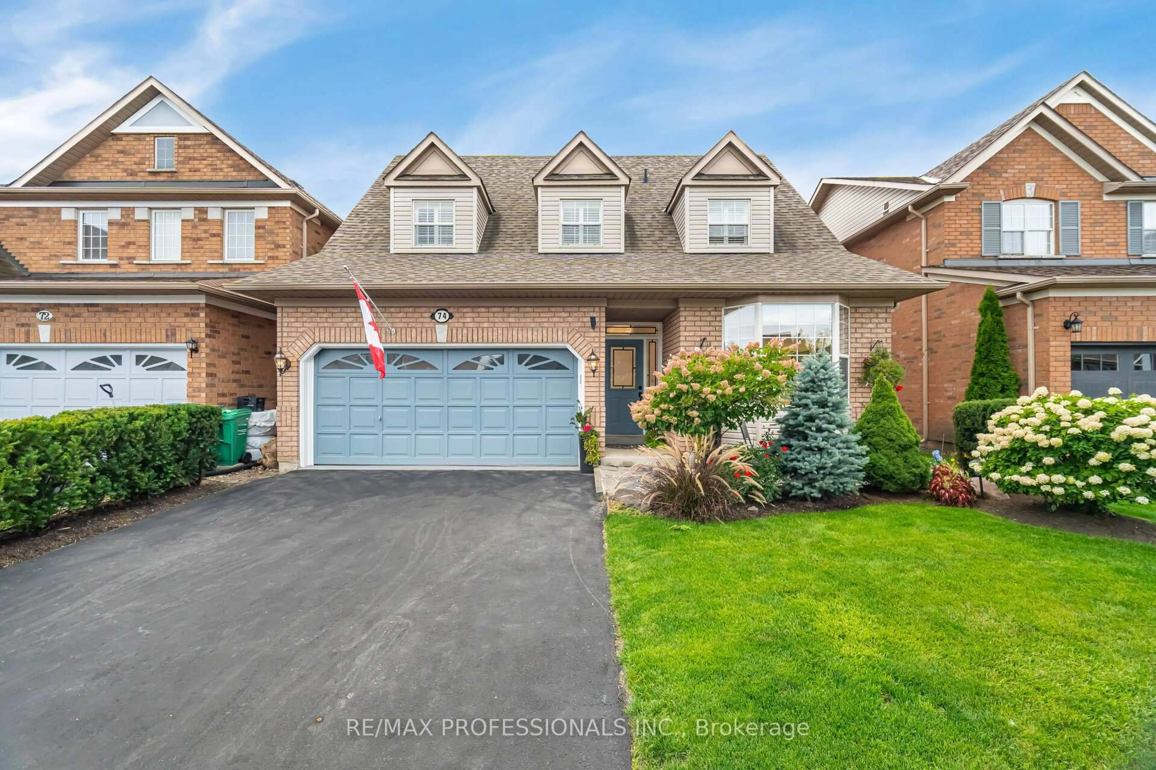 Home with brick exterior material, street for 74 Upper Higlands Dr, Brampton Ontario L6Z 4V9