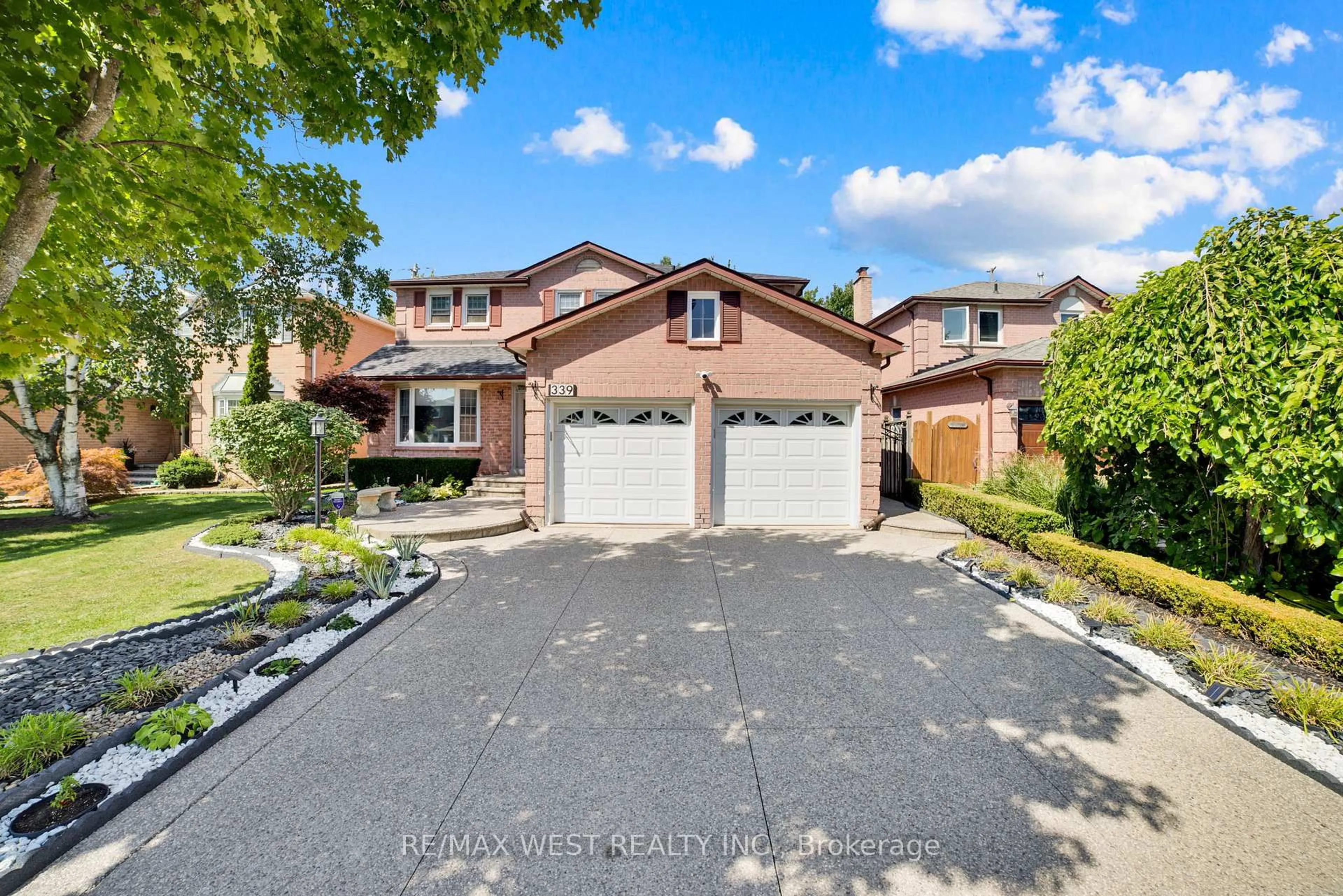 Home with brick exterior material, street for 339 Parklane Rd, Oakville Ontario L6H 4J4