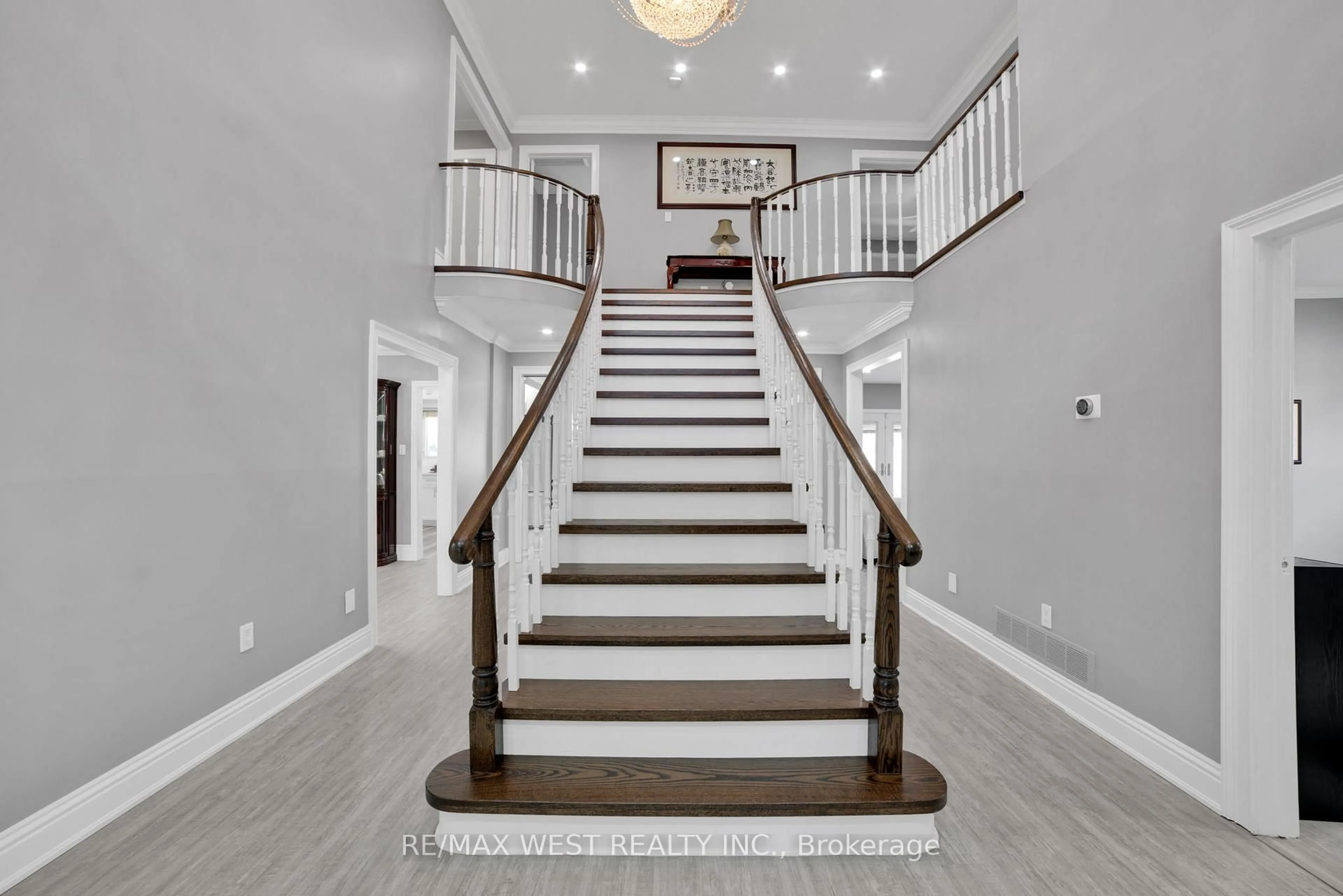 Stairs for 339 Parklane Rd, Oakville Ontario L6H 4J4