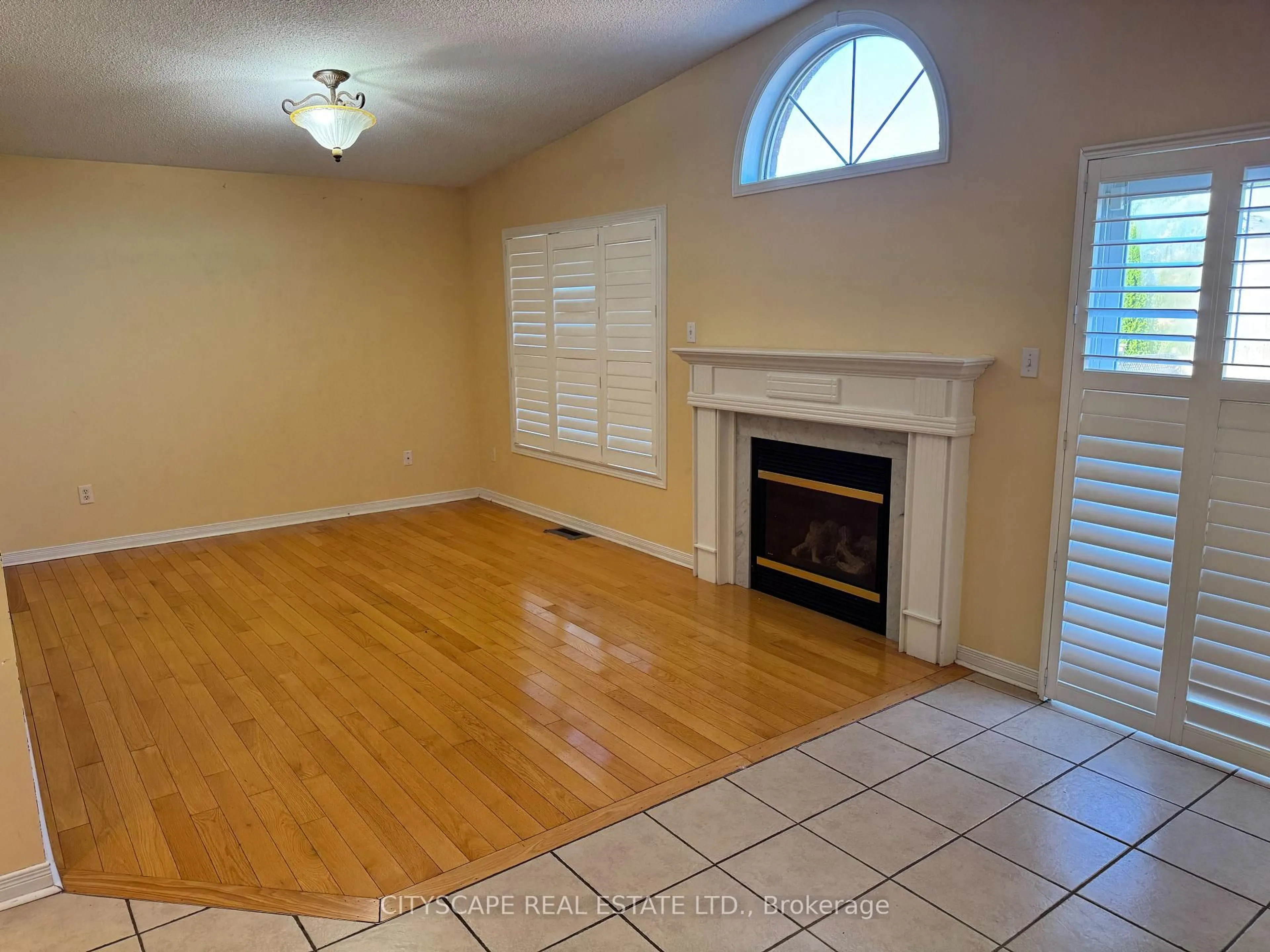 A pic of a room for 5077 Dubonet Dr, Mississauga Ontario L5M 7X5