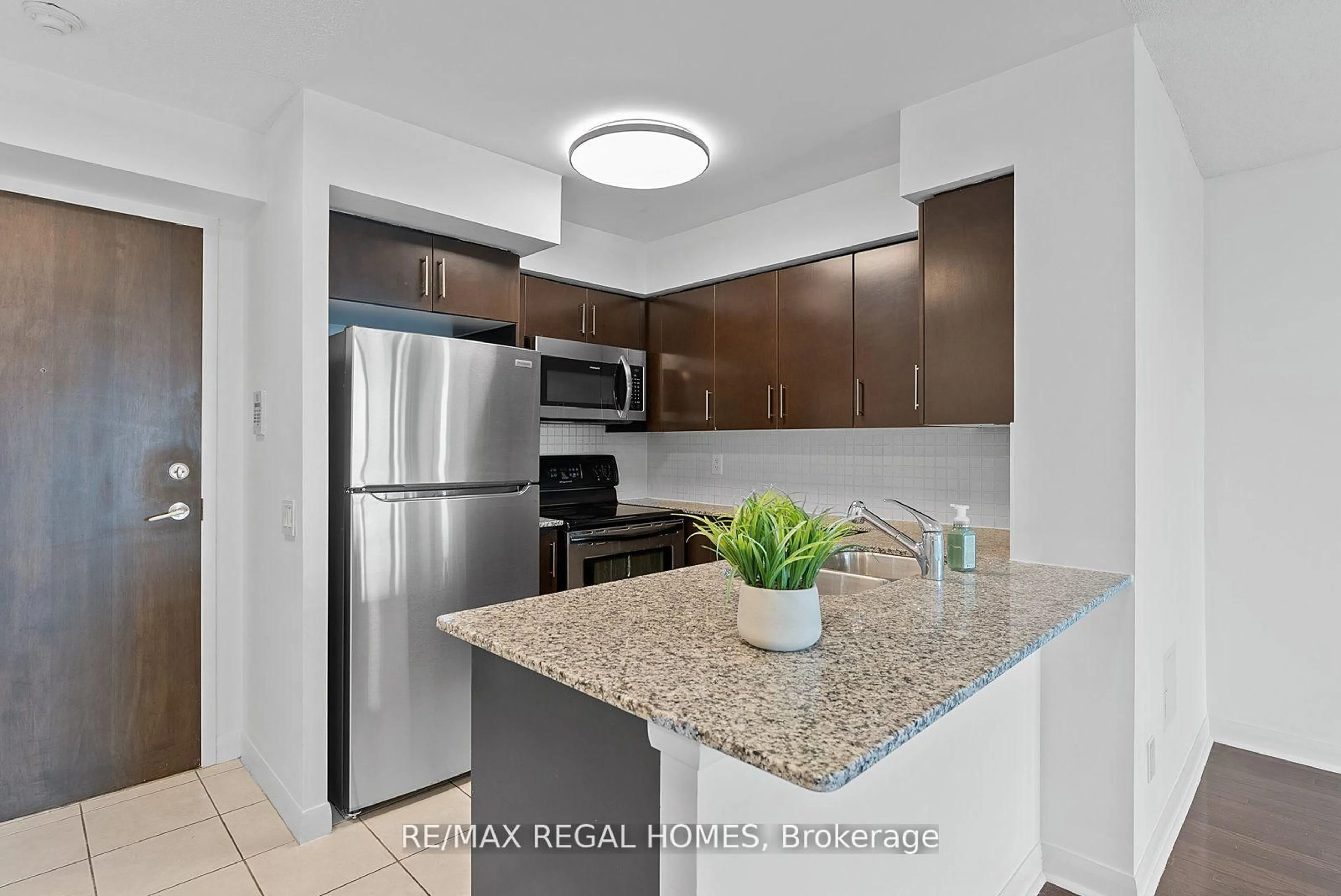 Standard kitchen, unknown for 235 Sherway Gardens Rd #1005, Toronto Ontario M9C 0A2