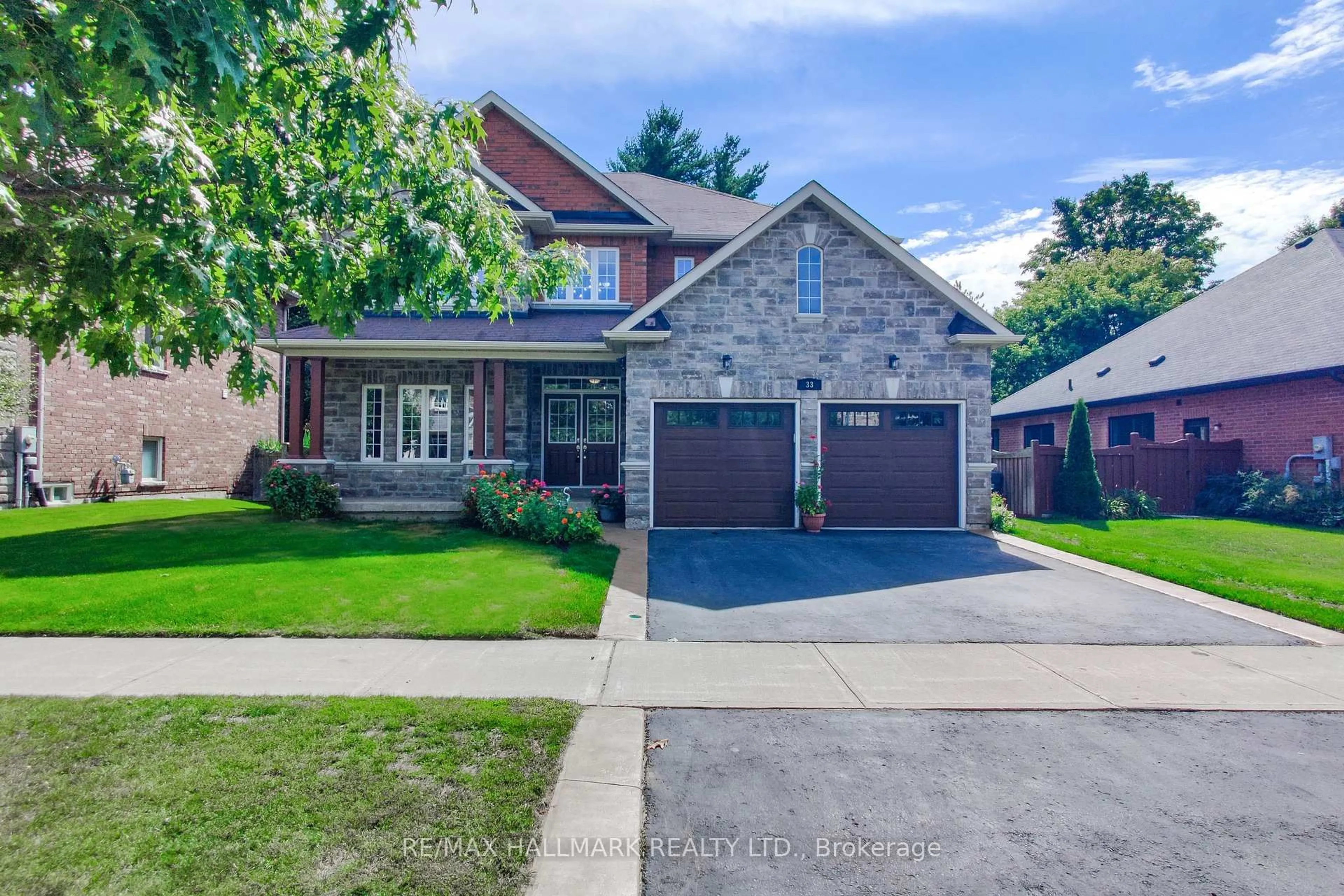 Home with brick exterior material, street for 33 Borland Cres, Caledon Ontario L7C 3M4