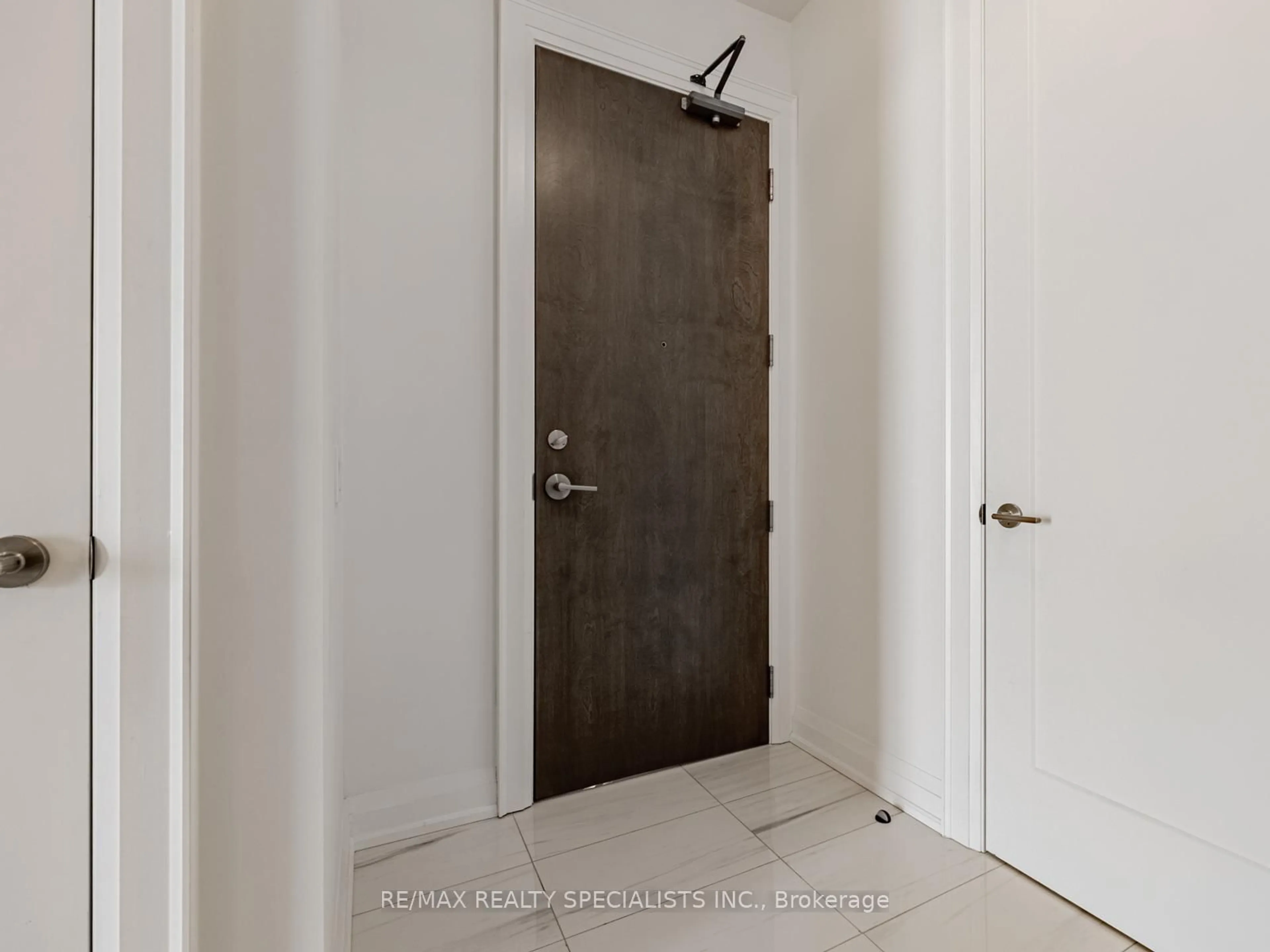 Indoor entryway for 42 MILL St #208, Halton Hills Ontario L7E 0P9