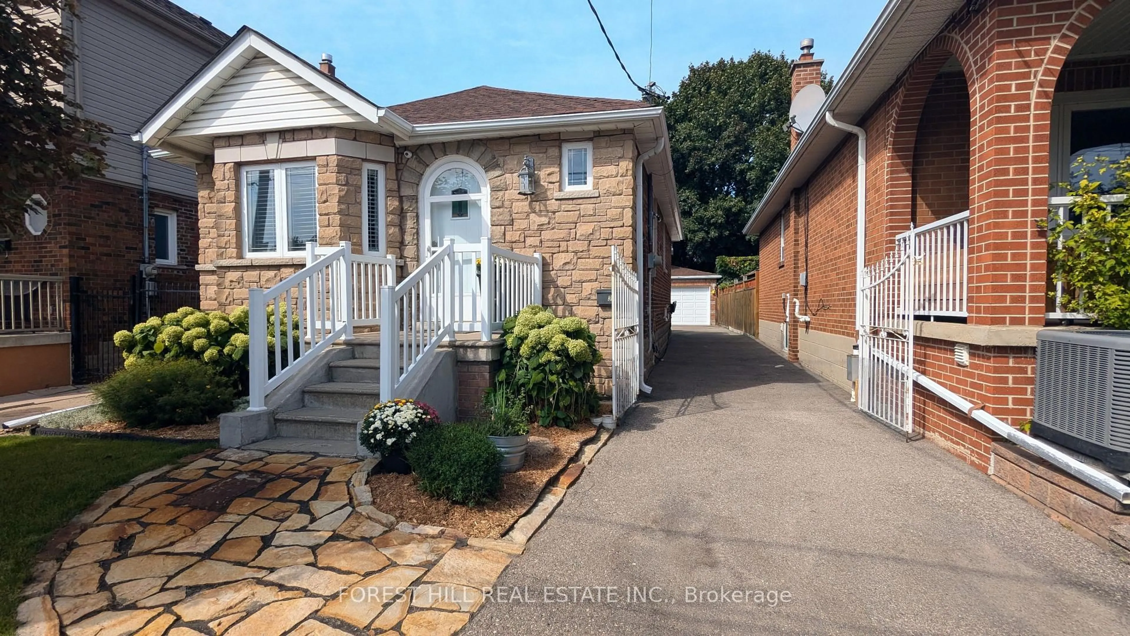 A pic from outside/outdoor area/front of a property/back of a property/a pic from drone, street for 34 Rotherham Ave, Toronto Ontario M6M 1M2