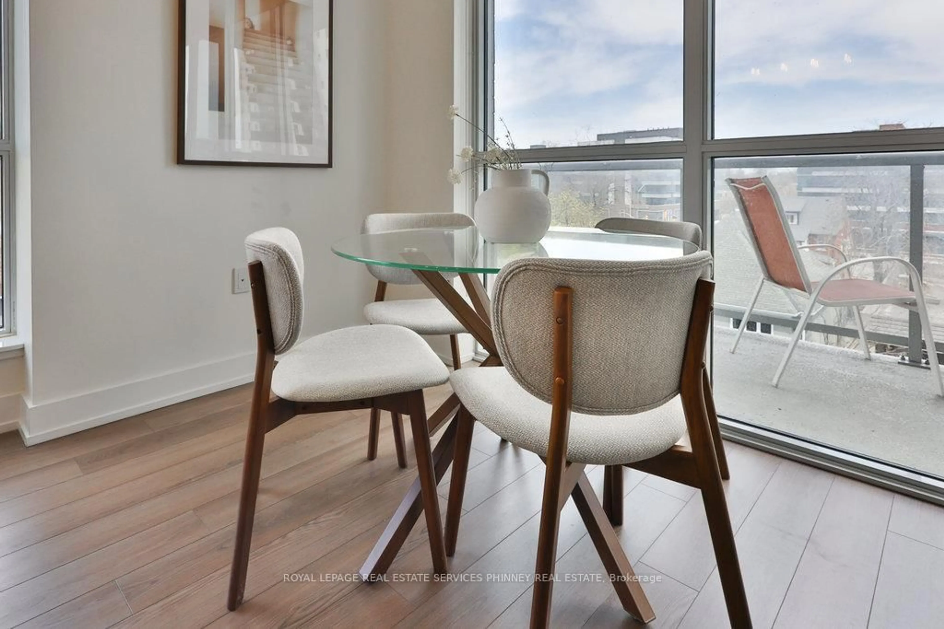 Dining room, wood/laminate floor for 8 Ann St #401, Mississauga Ontario L5G 3E6