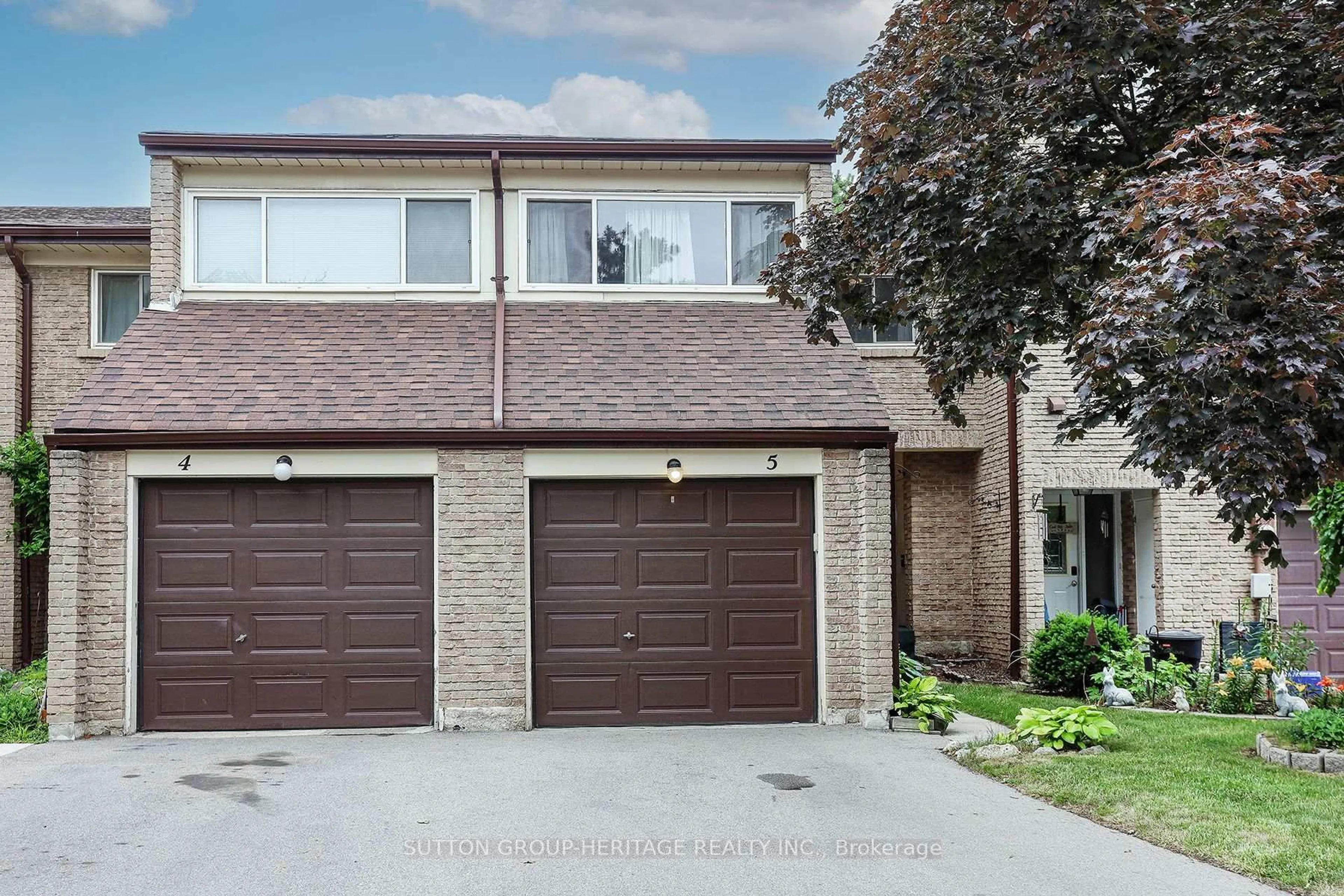 Home with brick exterior material, street for 661 Childs Dr #5, Milton Ontario L9T 3V7