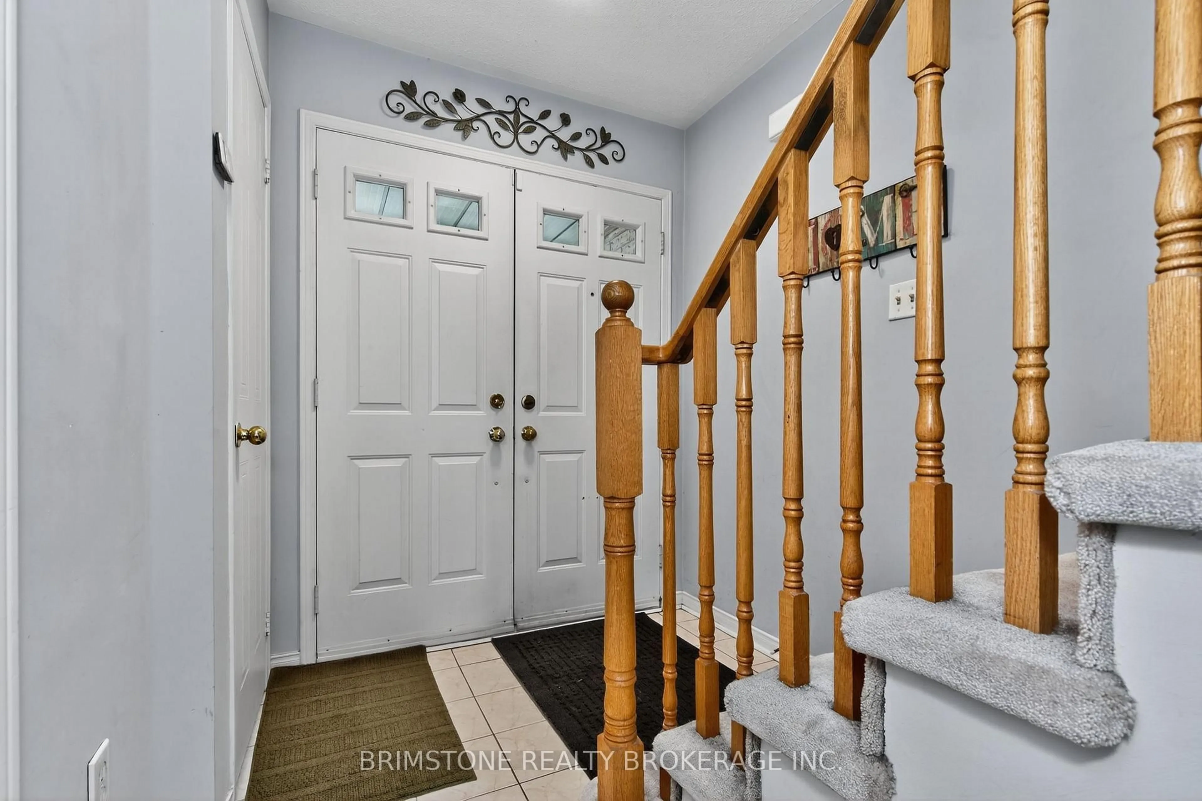 Indoor entryway for 58 Cedarwood Cres, Brampton Ontario L6X 4J9