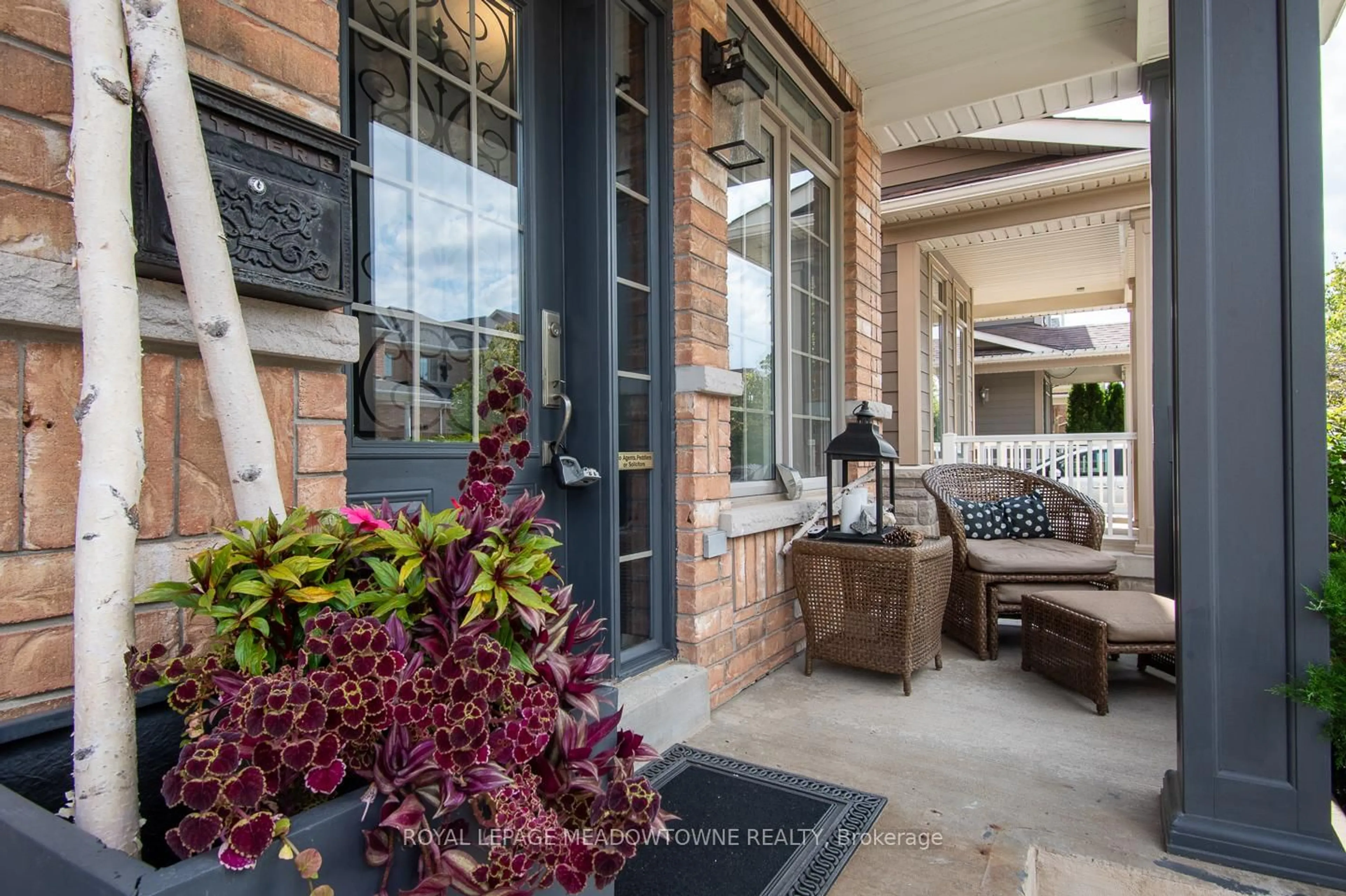 Patio, street for 32 Forbes Terr, Milton Ontario L9T 3X3