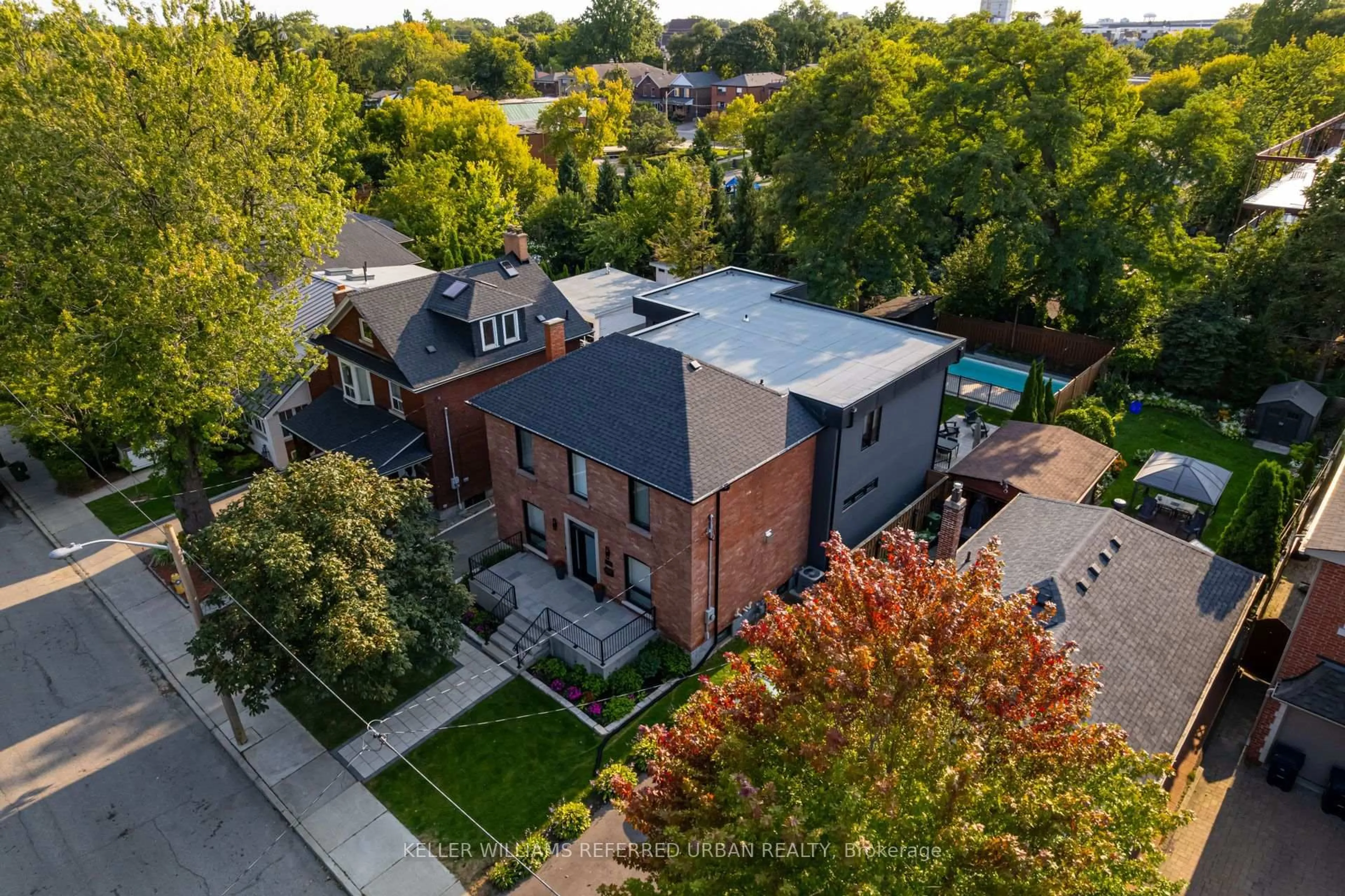 A pic from outside/outdoor area/front of a property/back of a property/a pic from drone, street for 182 Queens Ave, Toronto Ontario M8V 2N9