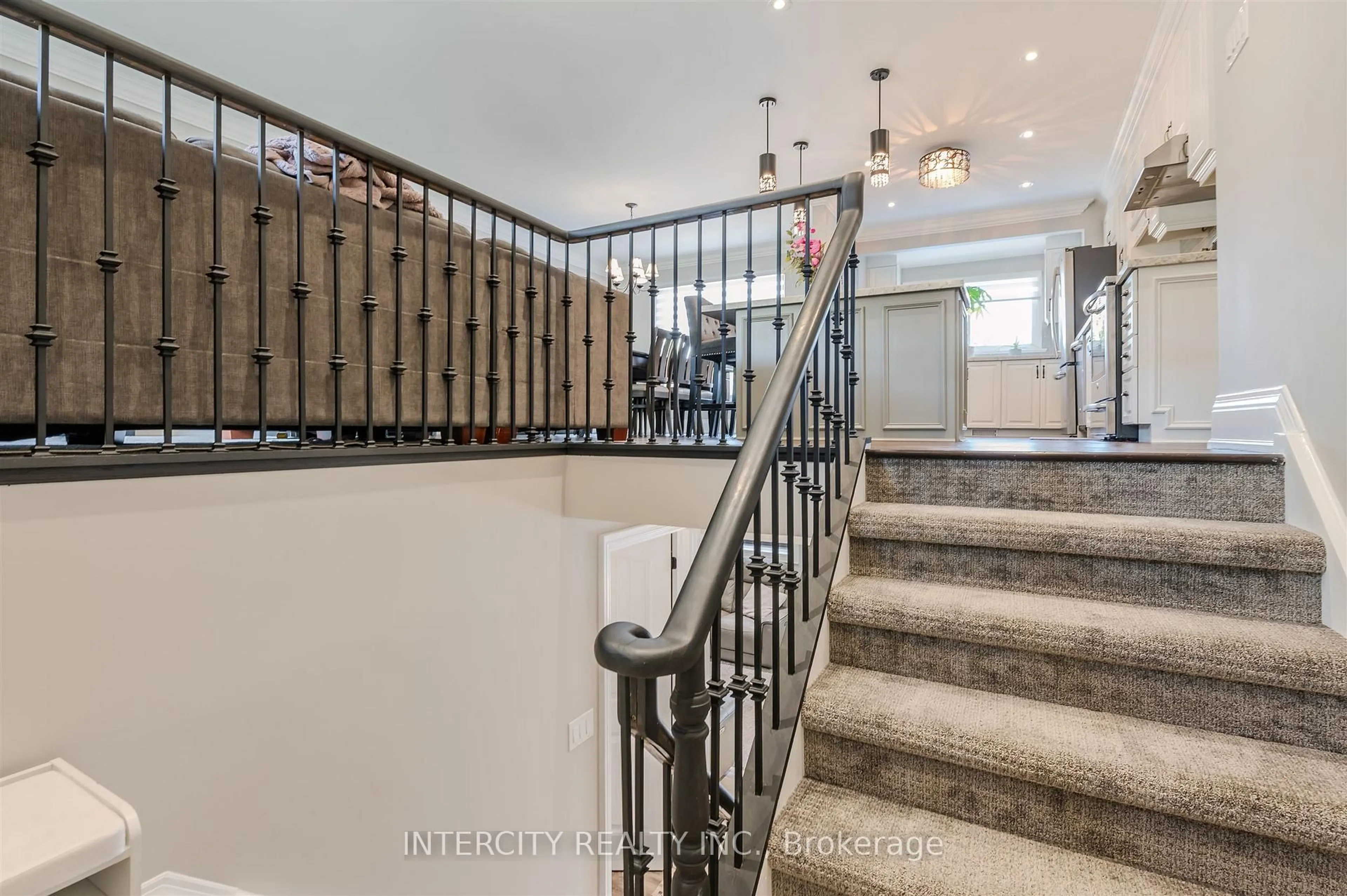 Indoor foyer for 146 Connaught Cres, Caledon Ontario L7E 2S4