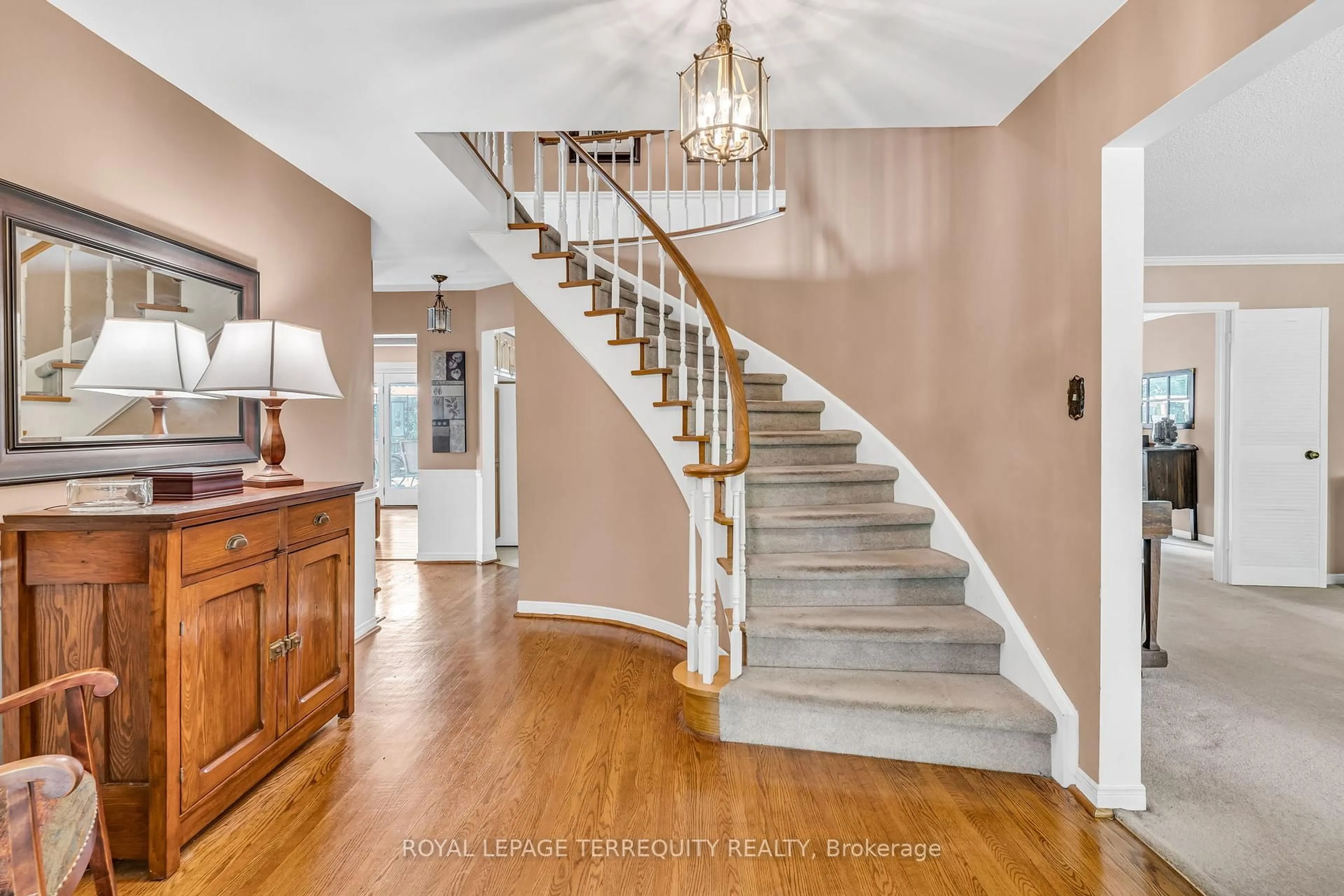 Unknown for 3521 Pinesmoke Cres, Mississauga Ontario L4Y 3L4