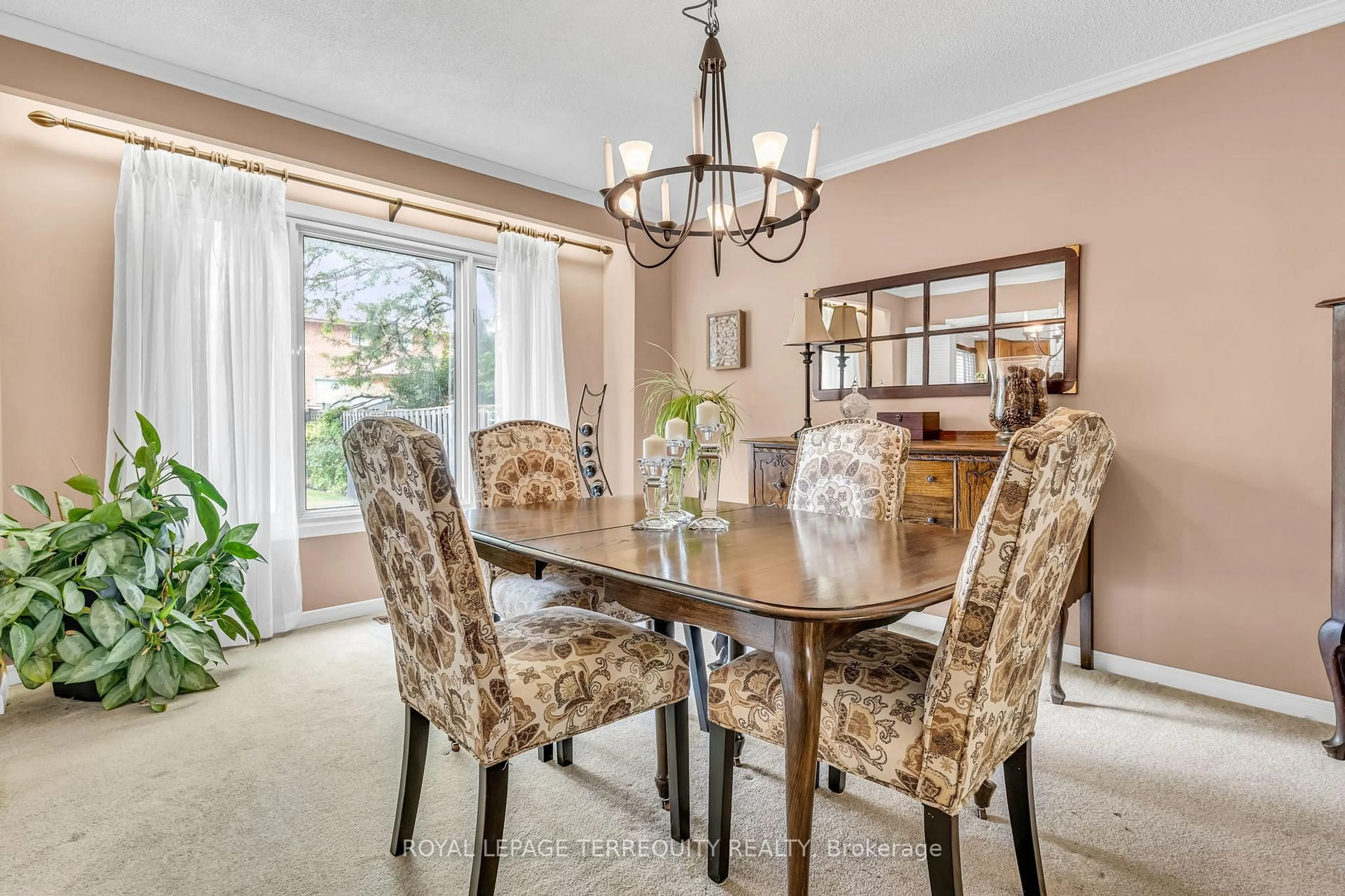 Dining room, unknown for 3521 Pinesmoke Cres, Mississauga Ontario L4Y 3L4