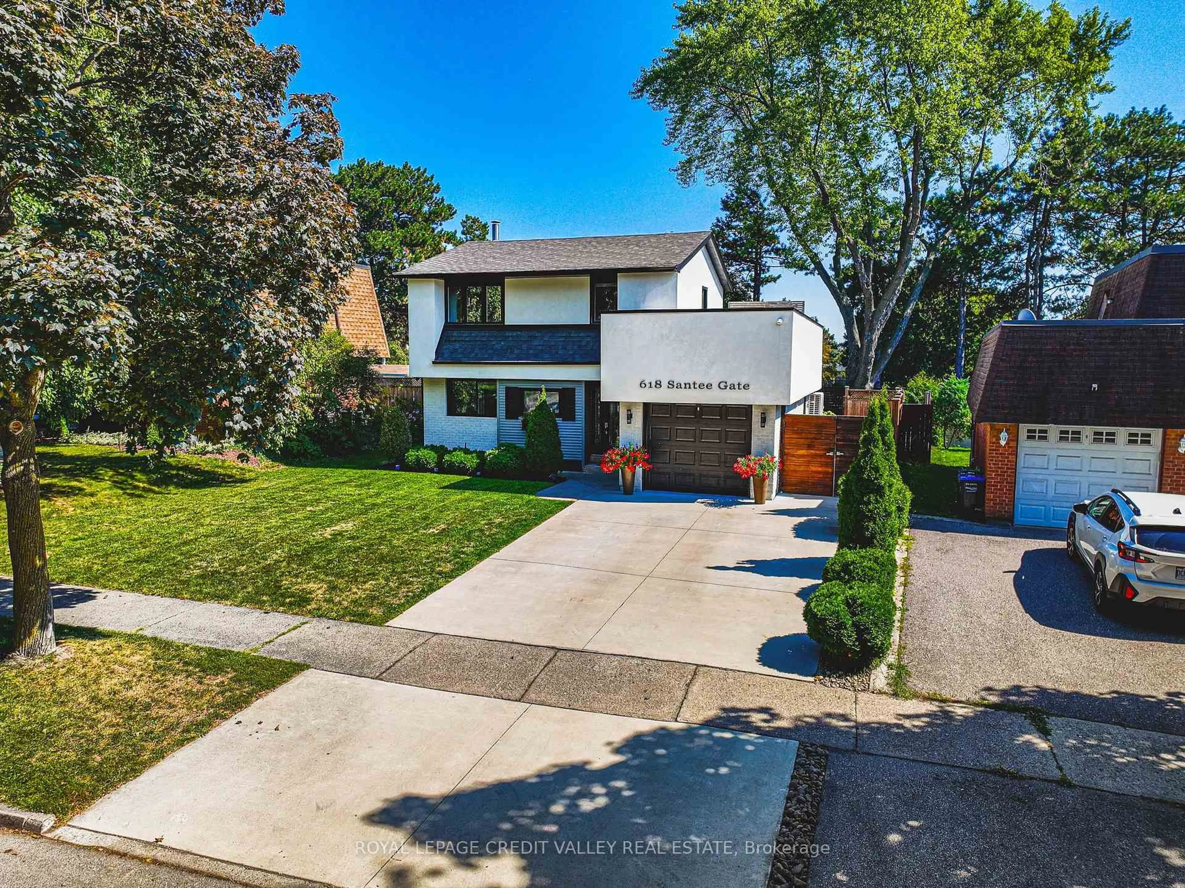 Home with brick exterior material, street for 618 Santee Gate, Mississauga Ontario L5A 2B7