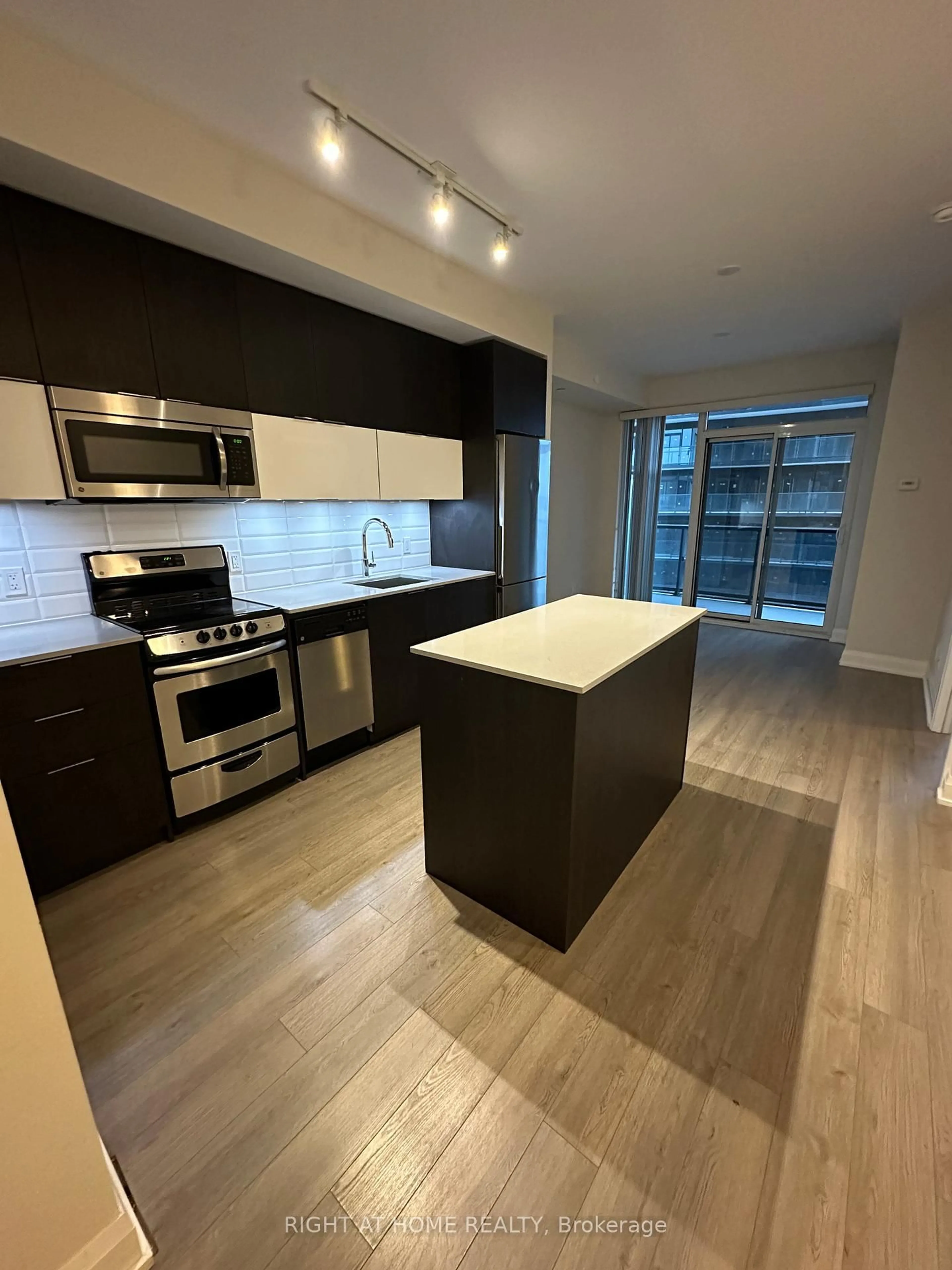 Unknown for 56 ANNIE CRAIG Dr #1011, Toronto Ontario M8V 0C8