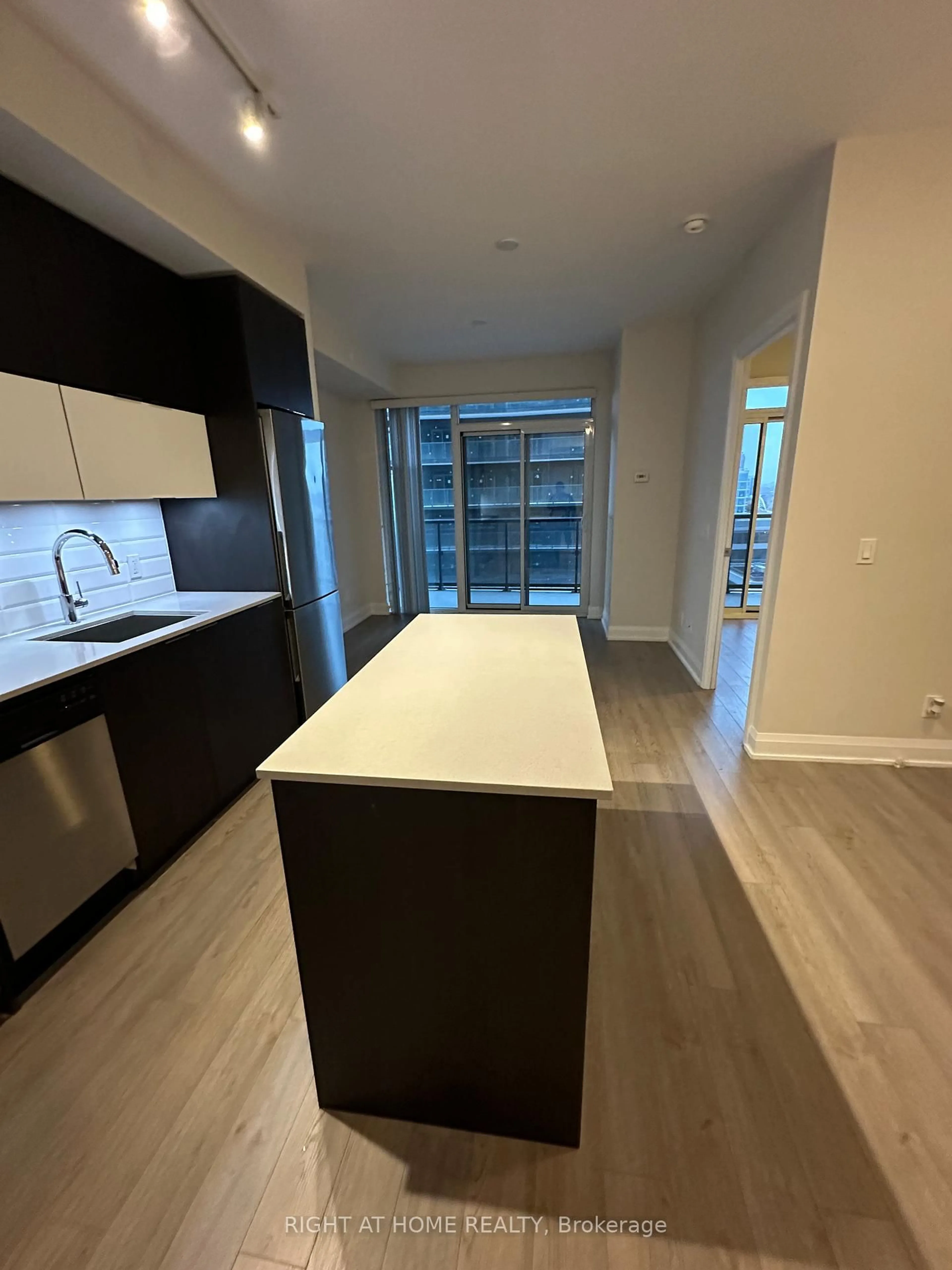 Unknown for 56 ANNIE CRAIG Dr #1011, Toronto Ontario M8V 0C8